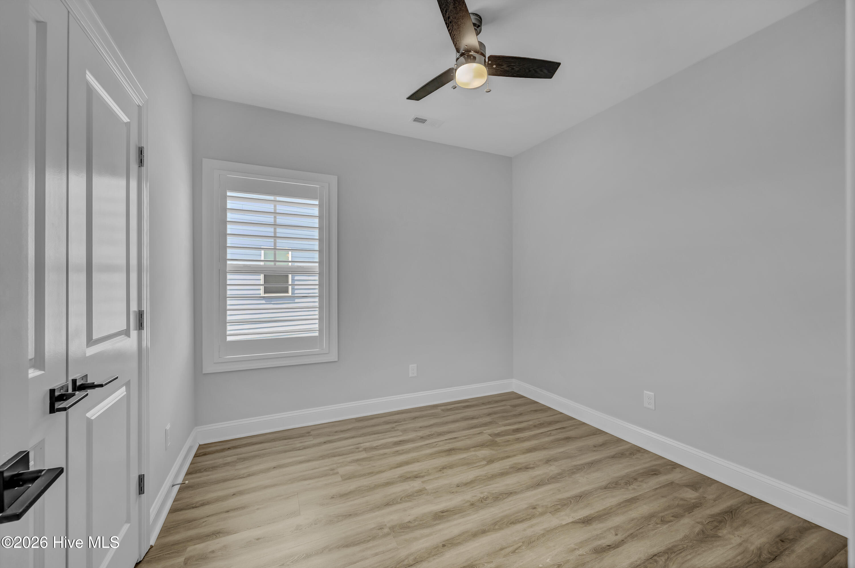 100565697 | Photo 25