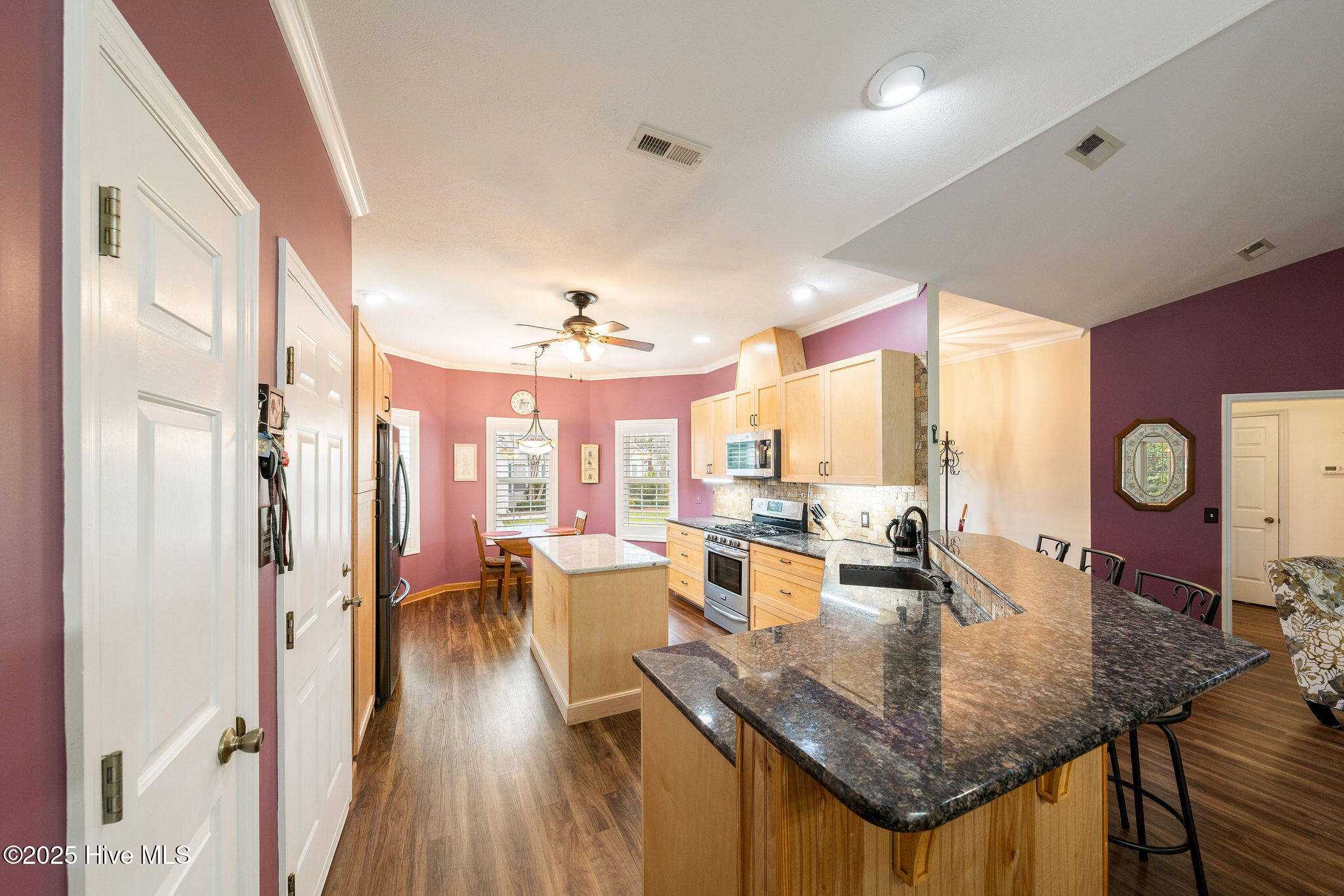 100537327 | Photo 13