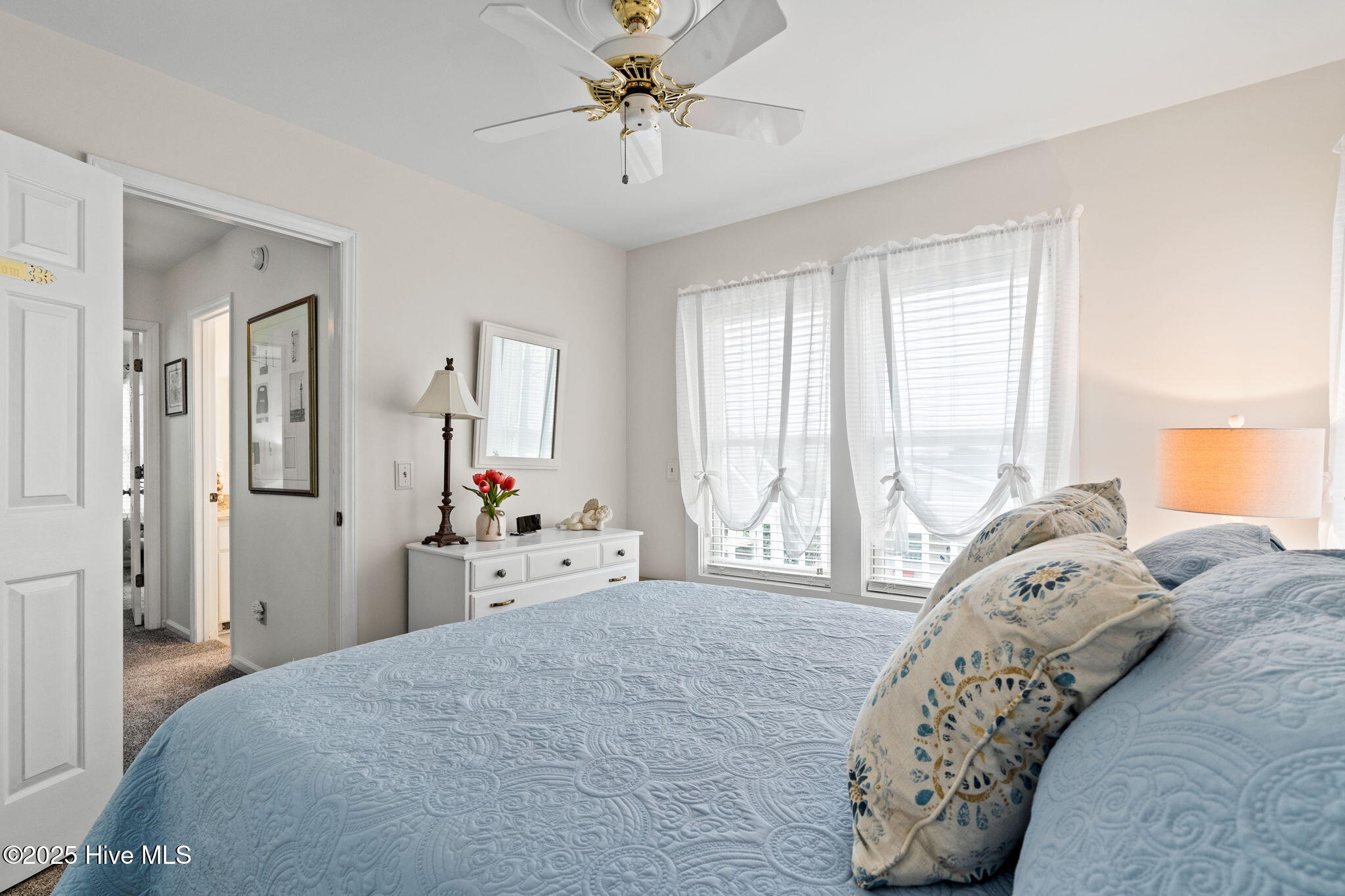 100545689 | Photo 25