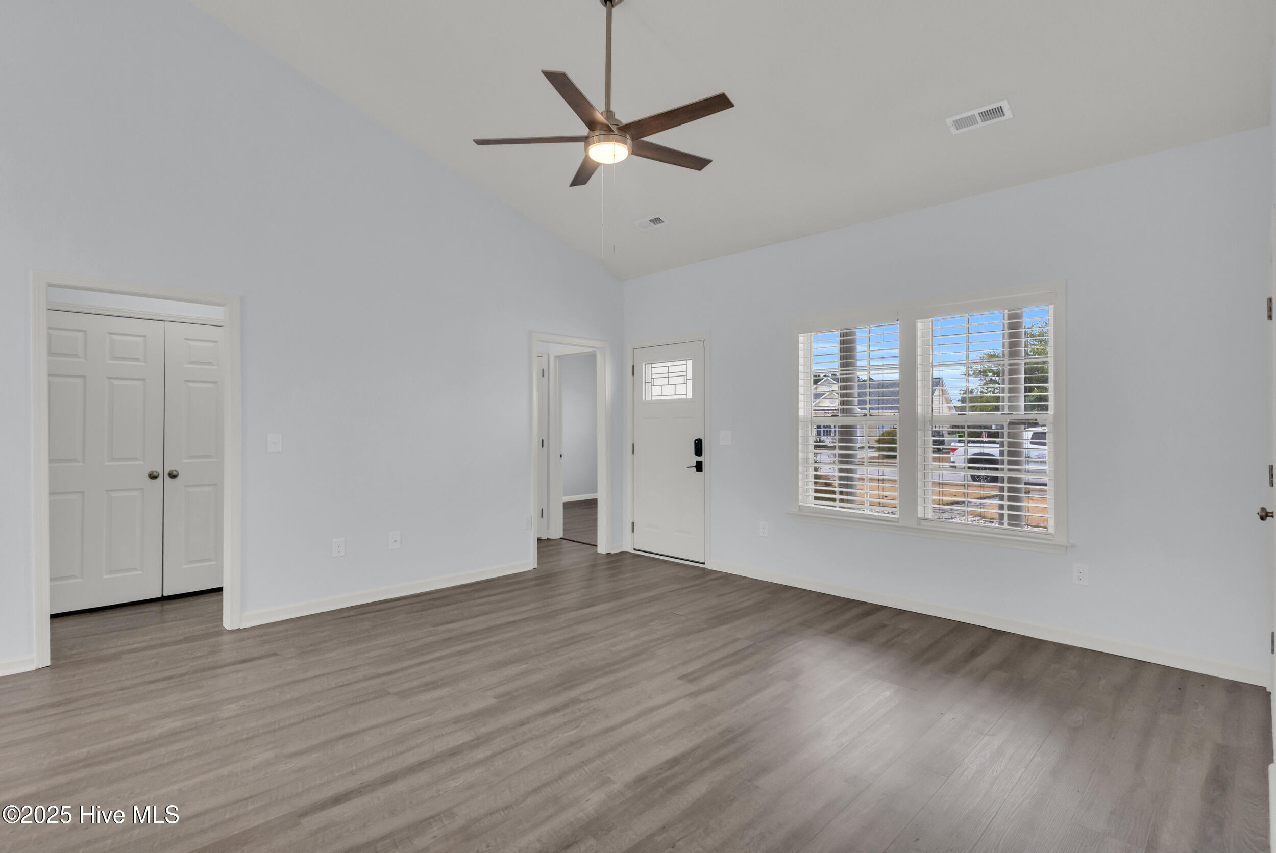 100546029 | Photo 12