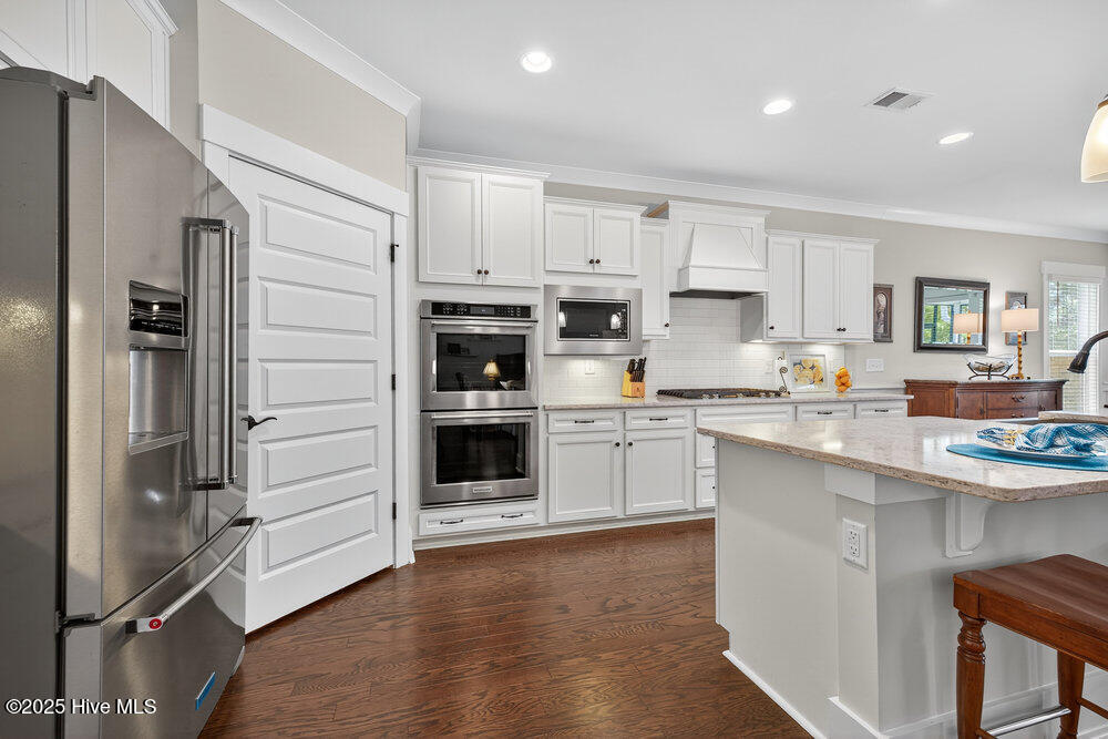 100525944 | Photo 14