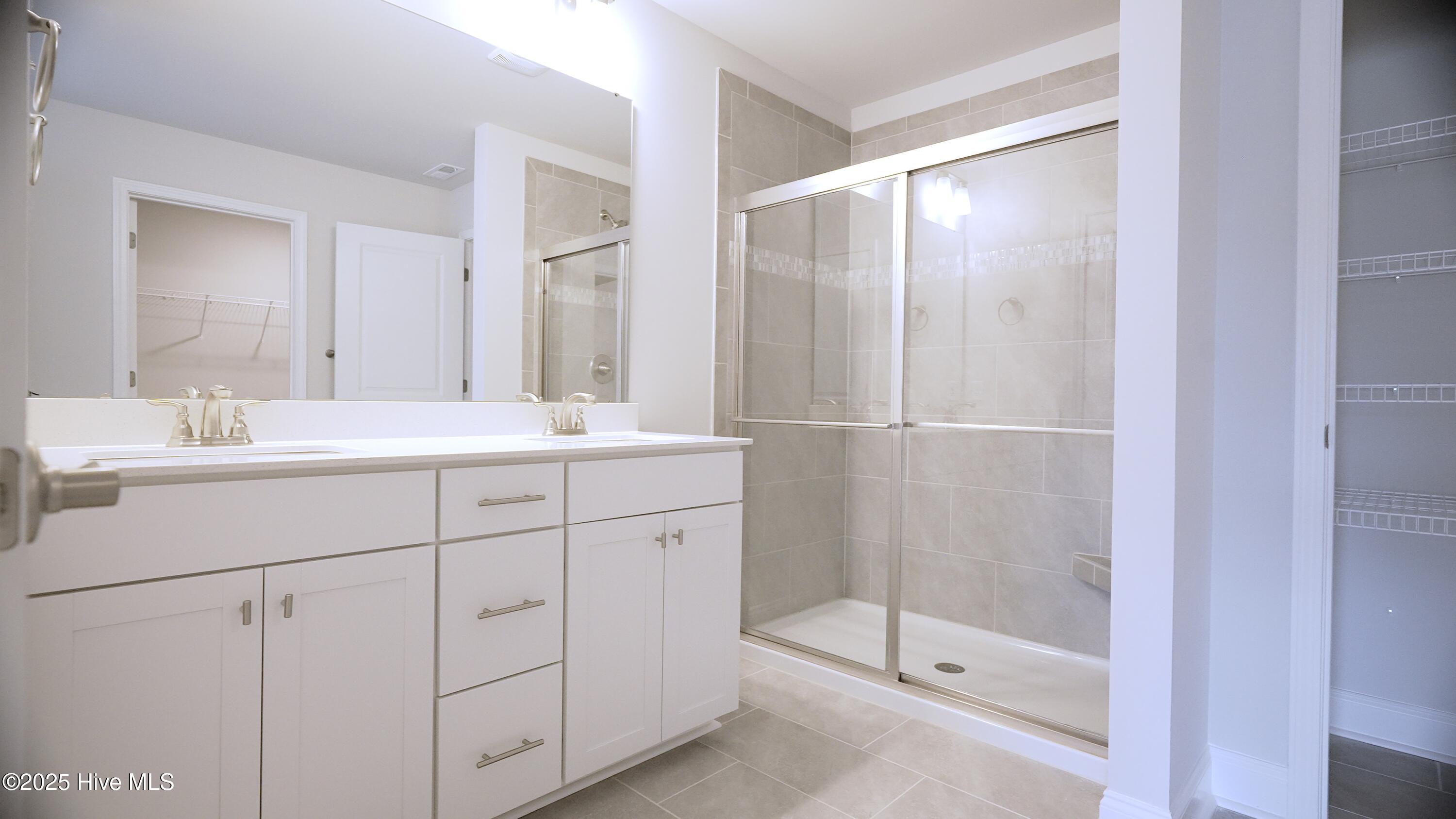 100420990 | Photo 25