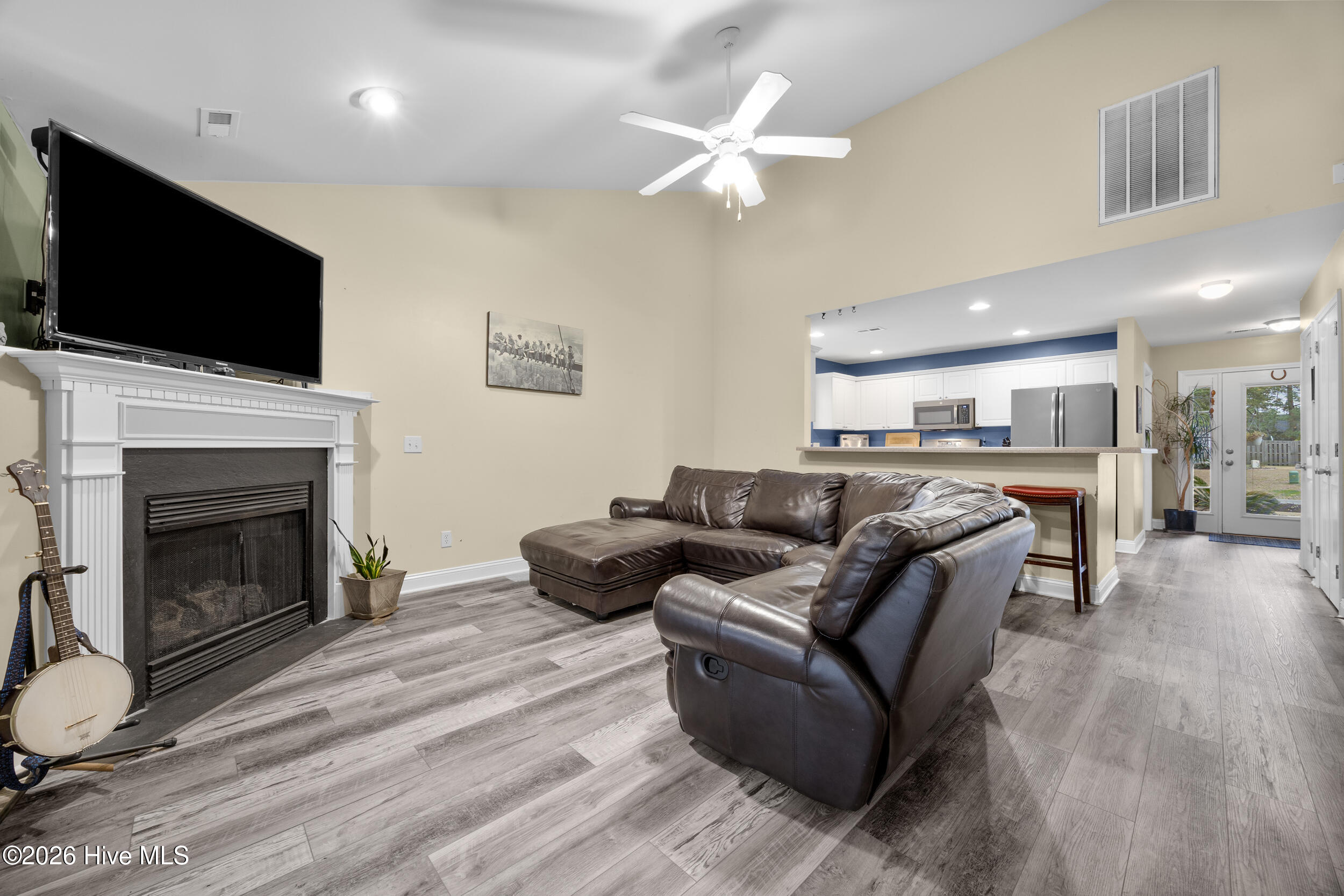 100549388 | Photo 13