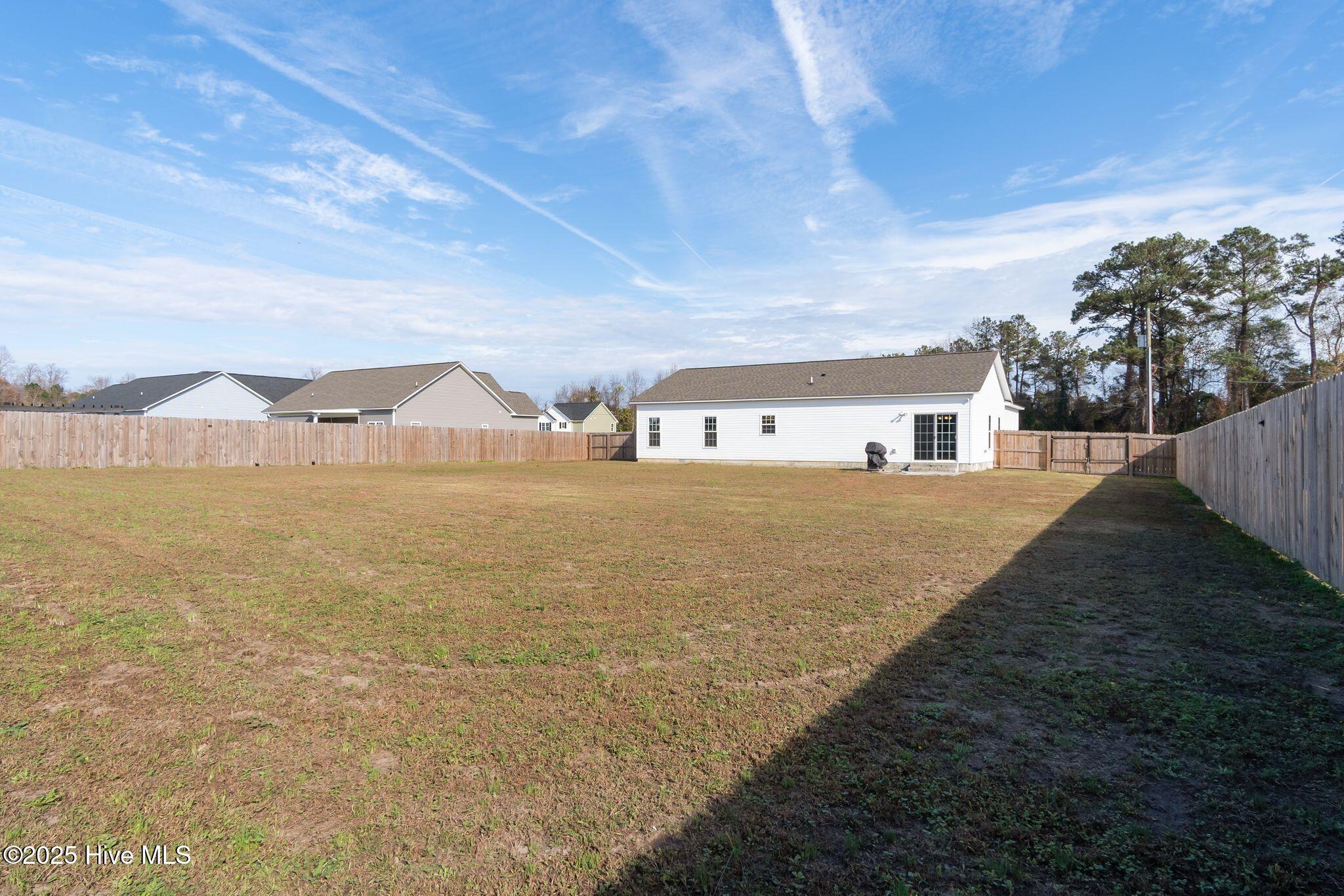 100543610 | Photo 33