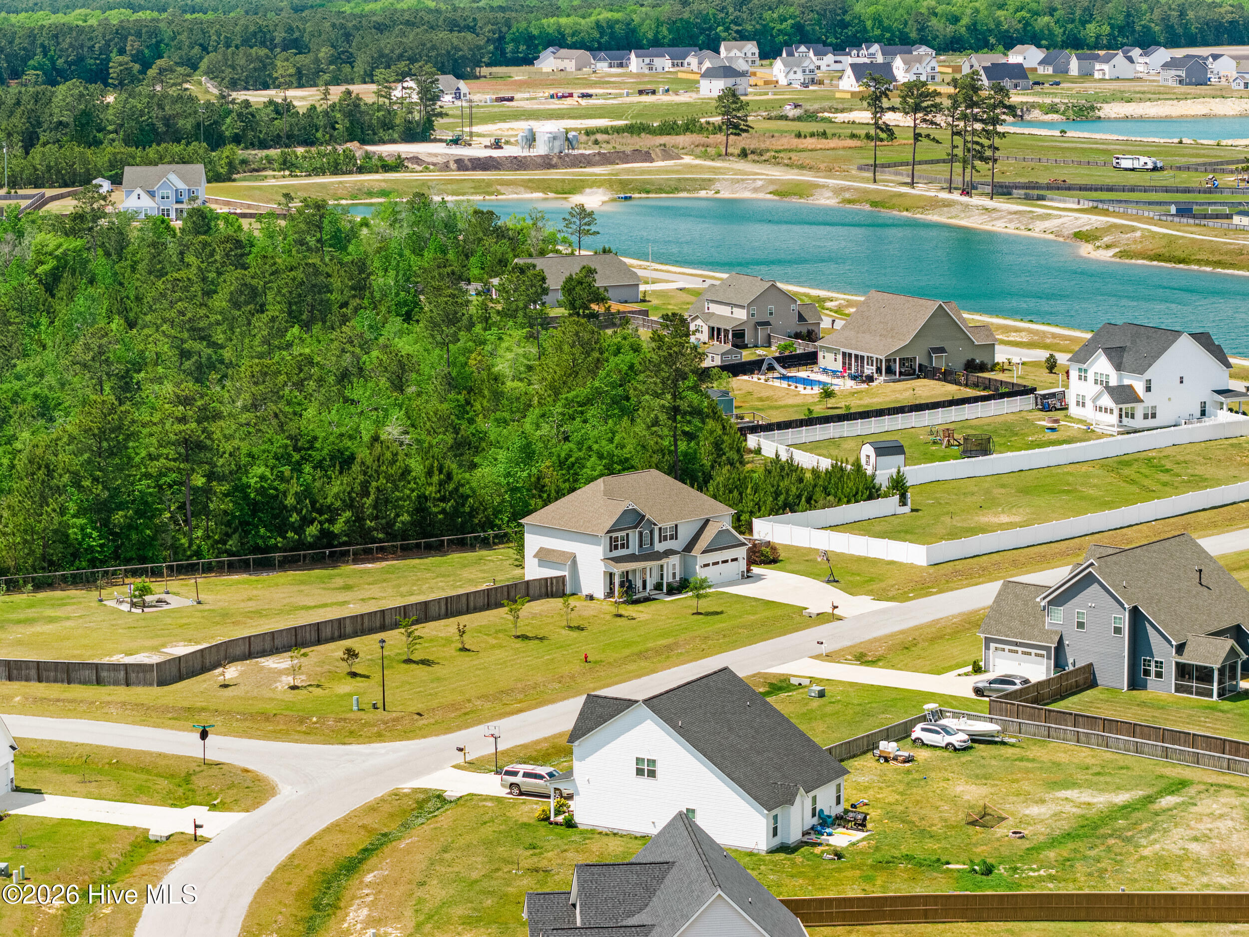 100570237 | Photo 84