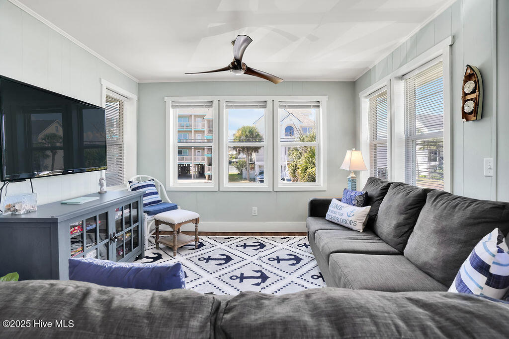 100532068 | Photo 15