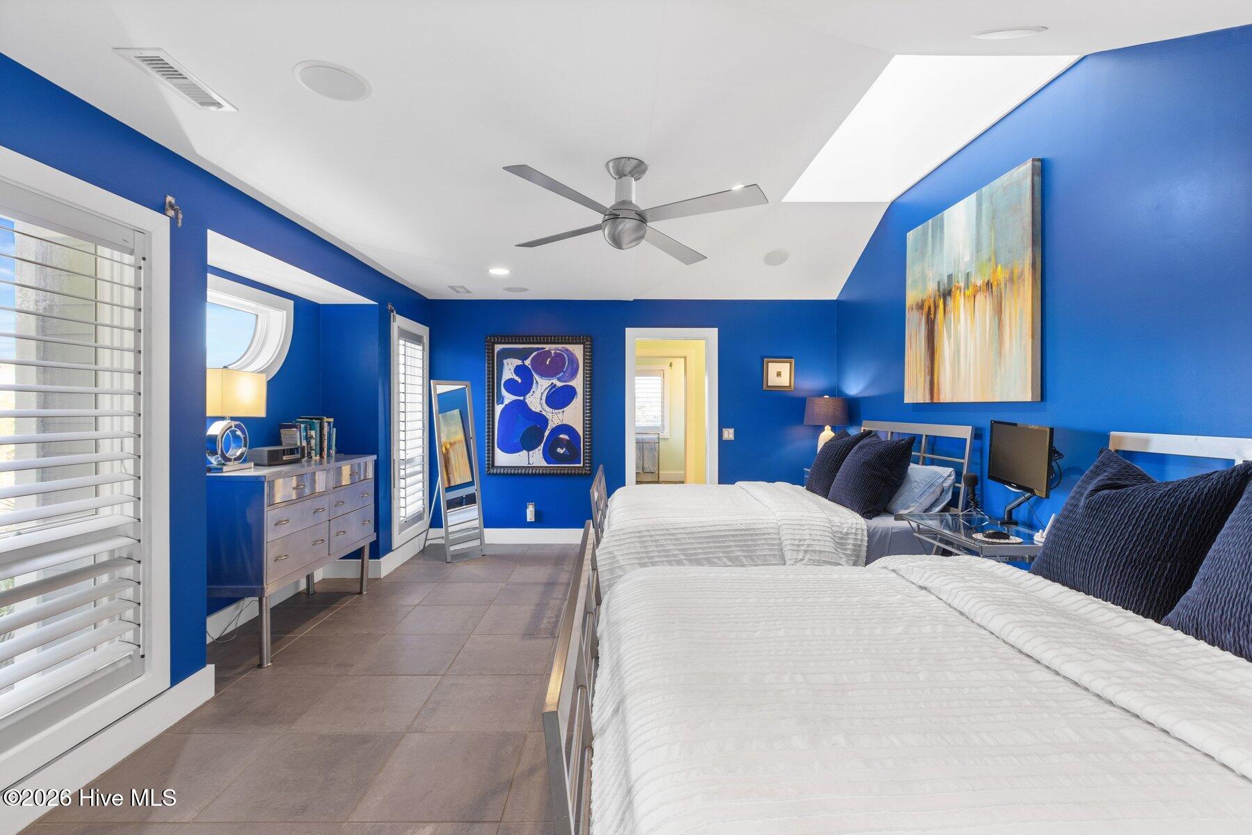 100558974 | Photo 44