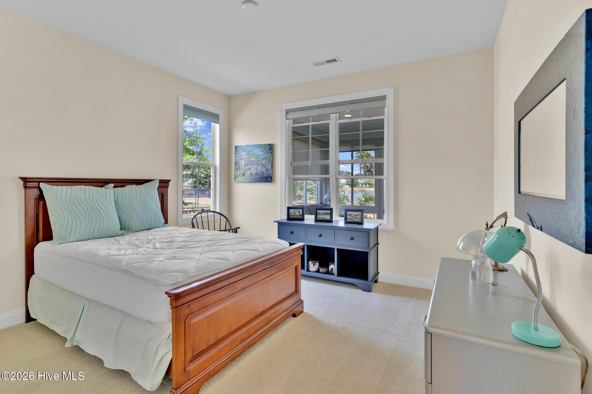 100569949 | Photo 37