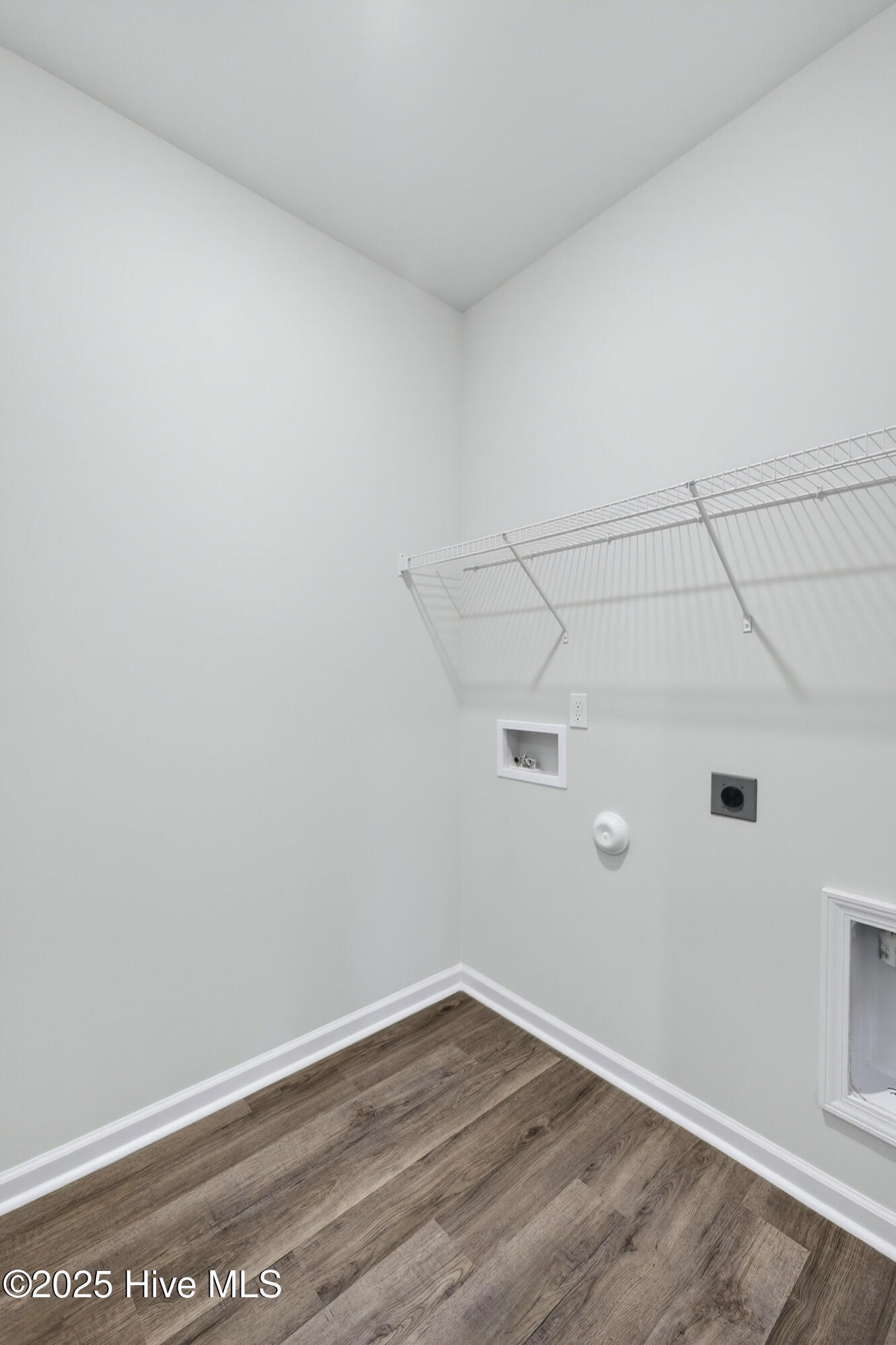 100535108 | Photo 33