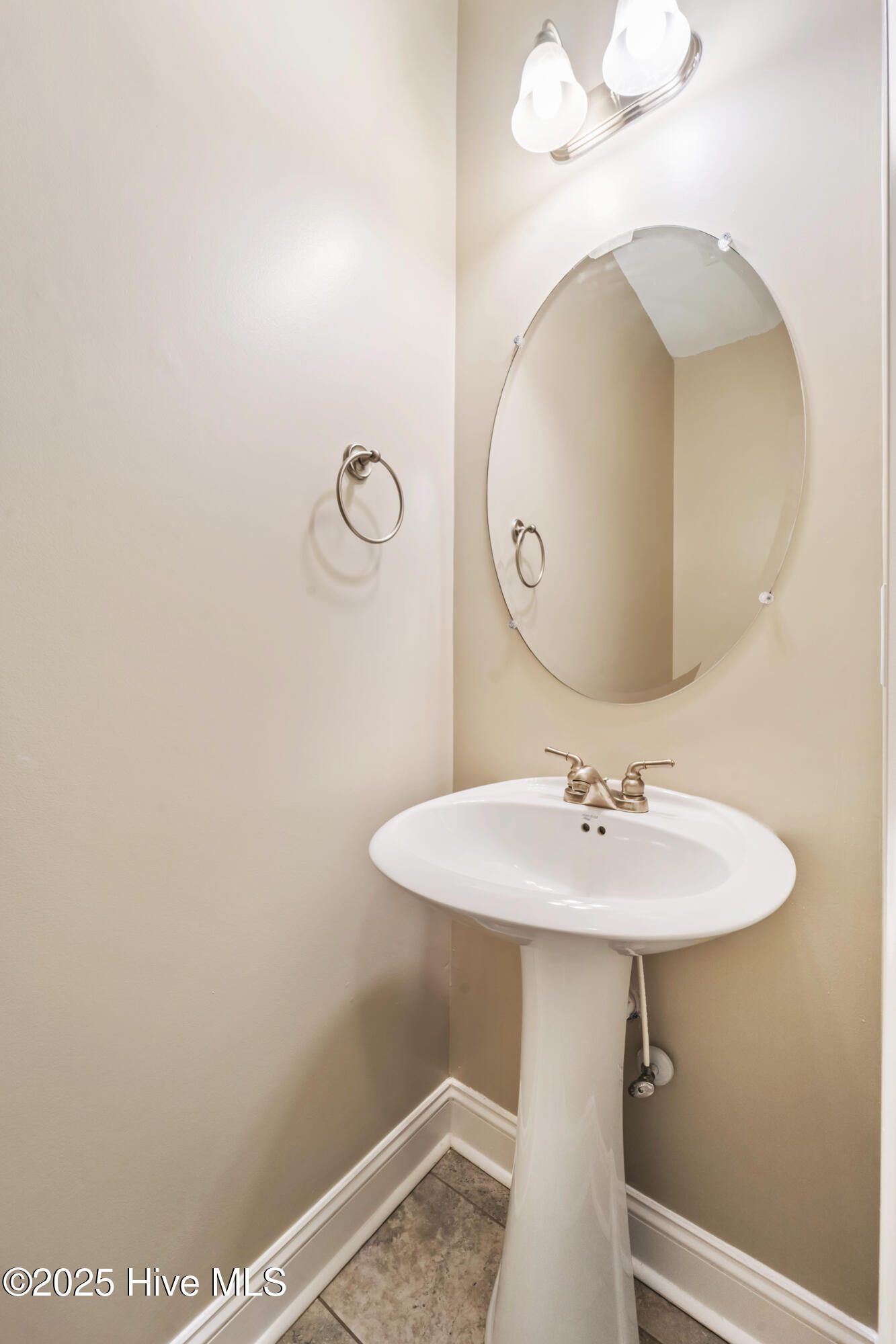 100546370 | Photo 13