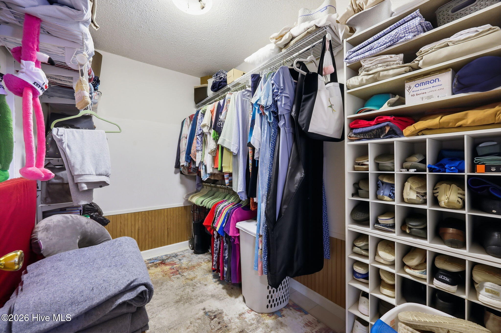 1556 Walk-in Closet