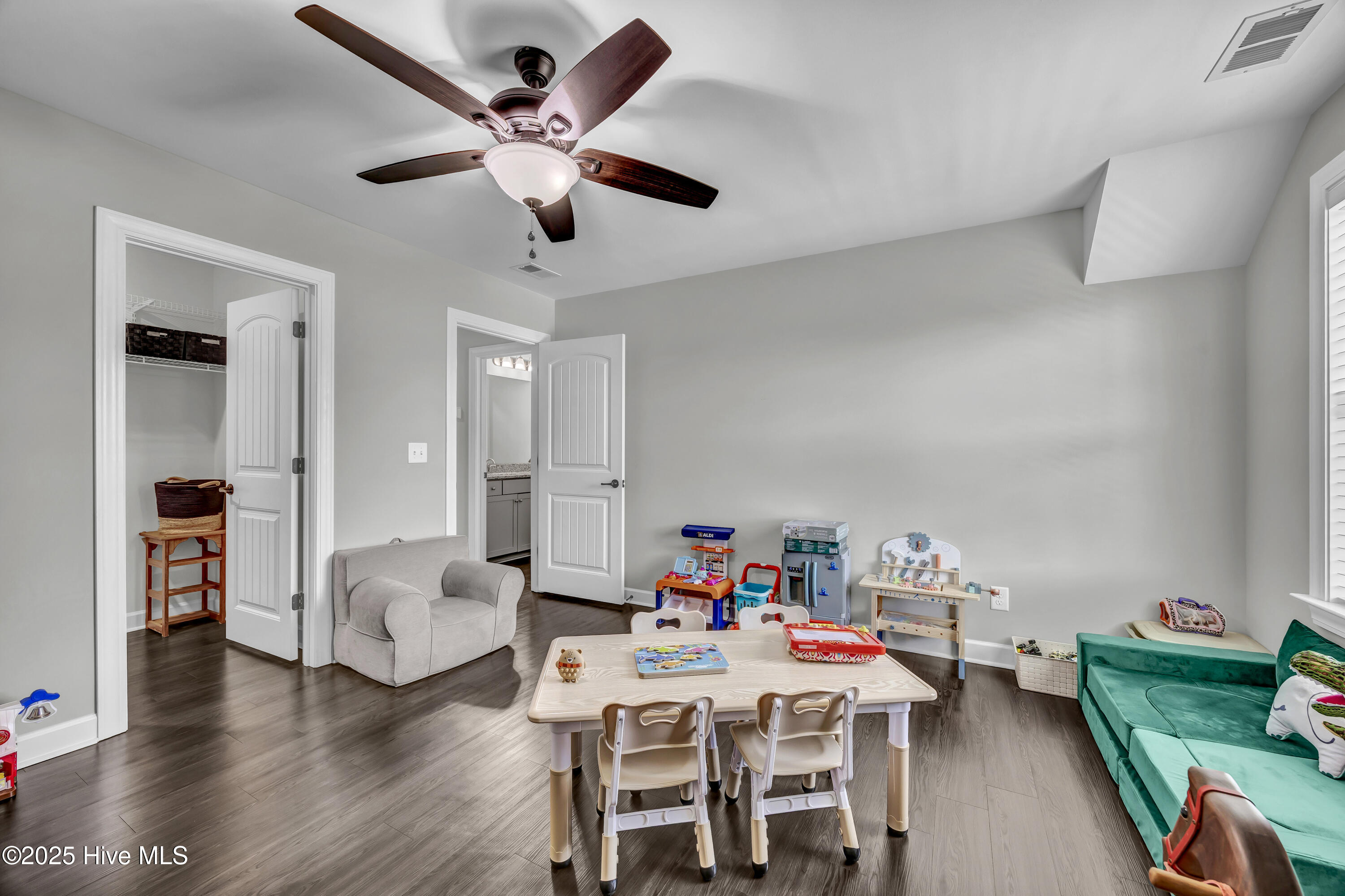 100519414 | Photo 39