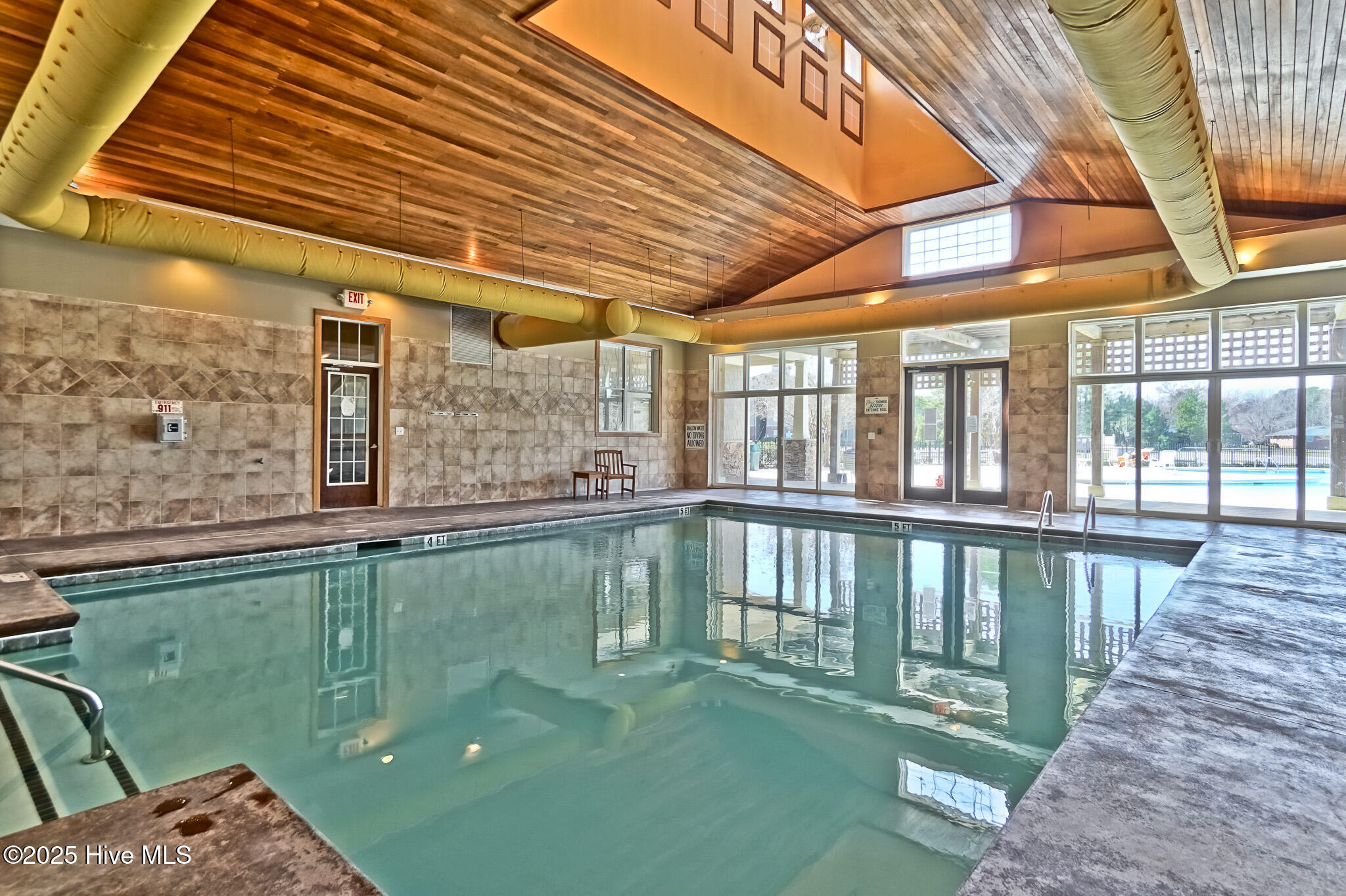 100499104 | Photo 52