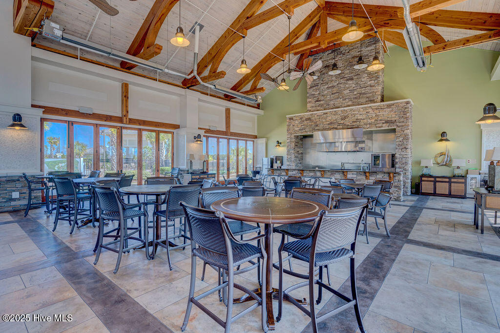 100529139 | Photo 70