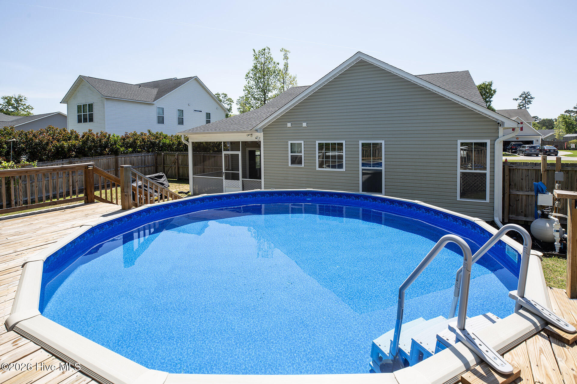 100550596 | Photo 45