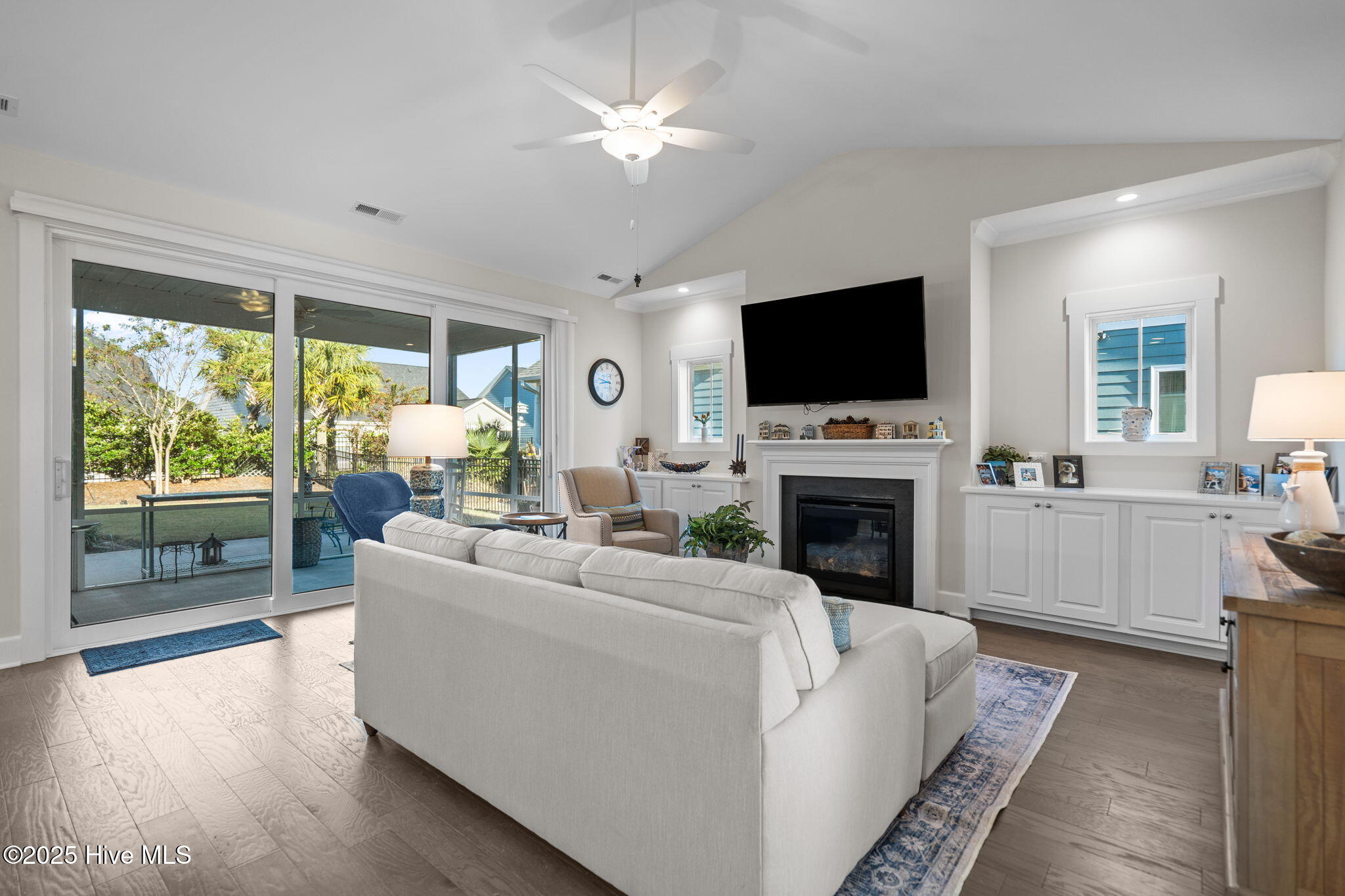 100537659 | Photo 17