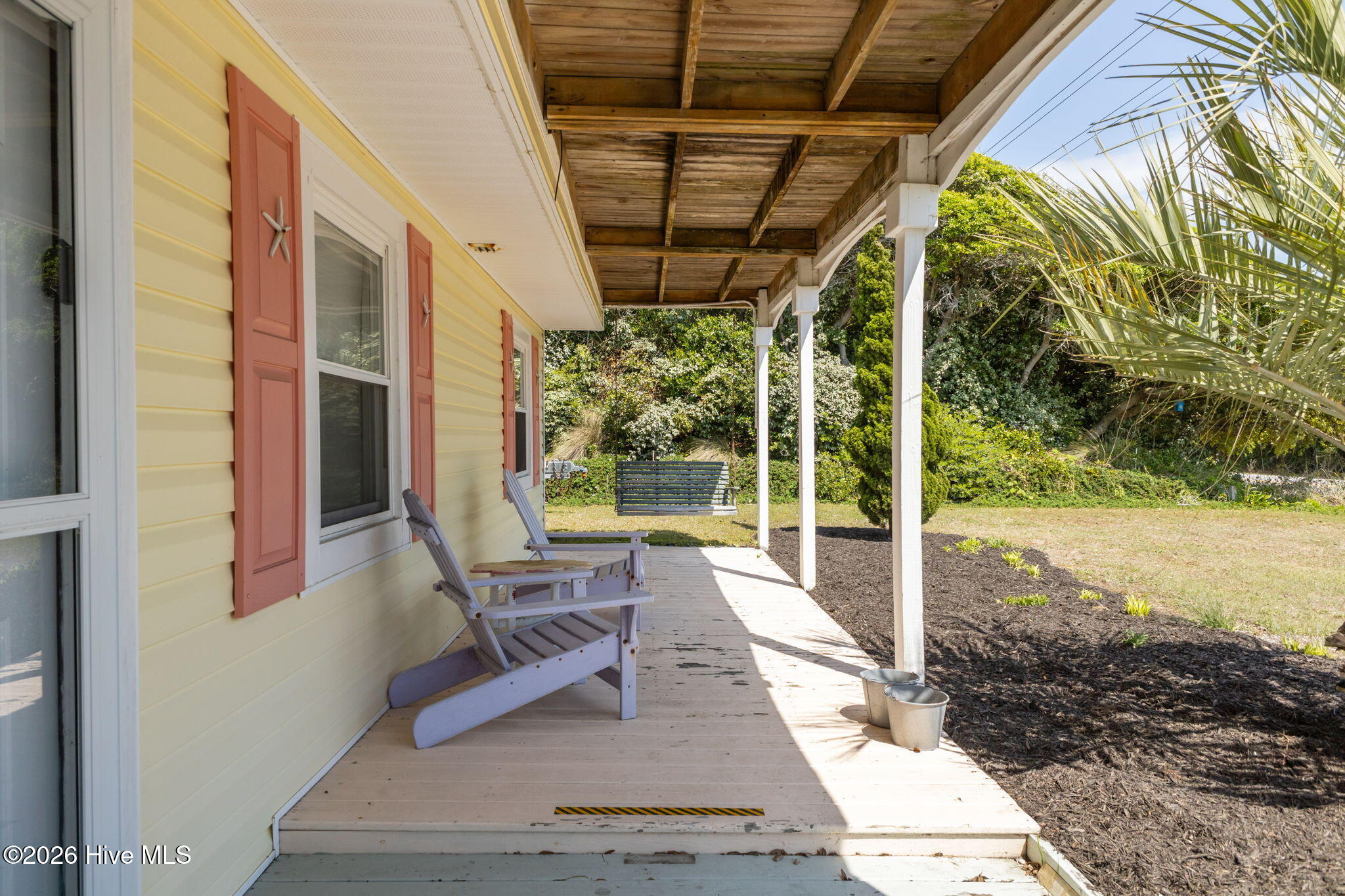 100568142 | Photo 36