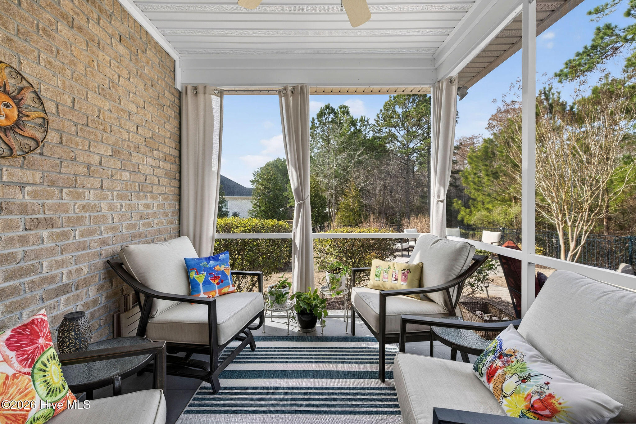 100558265 | Photo 44