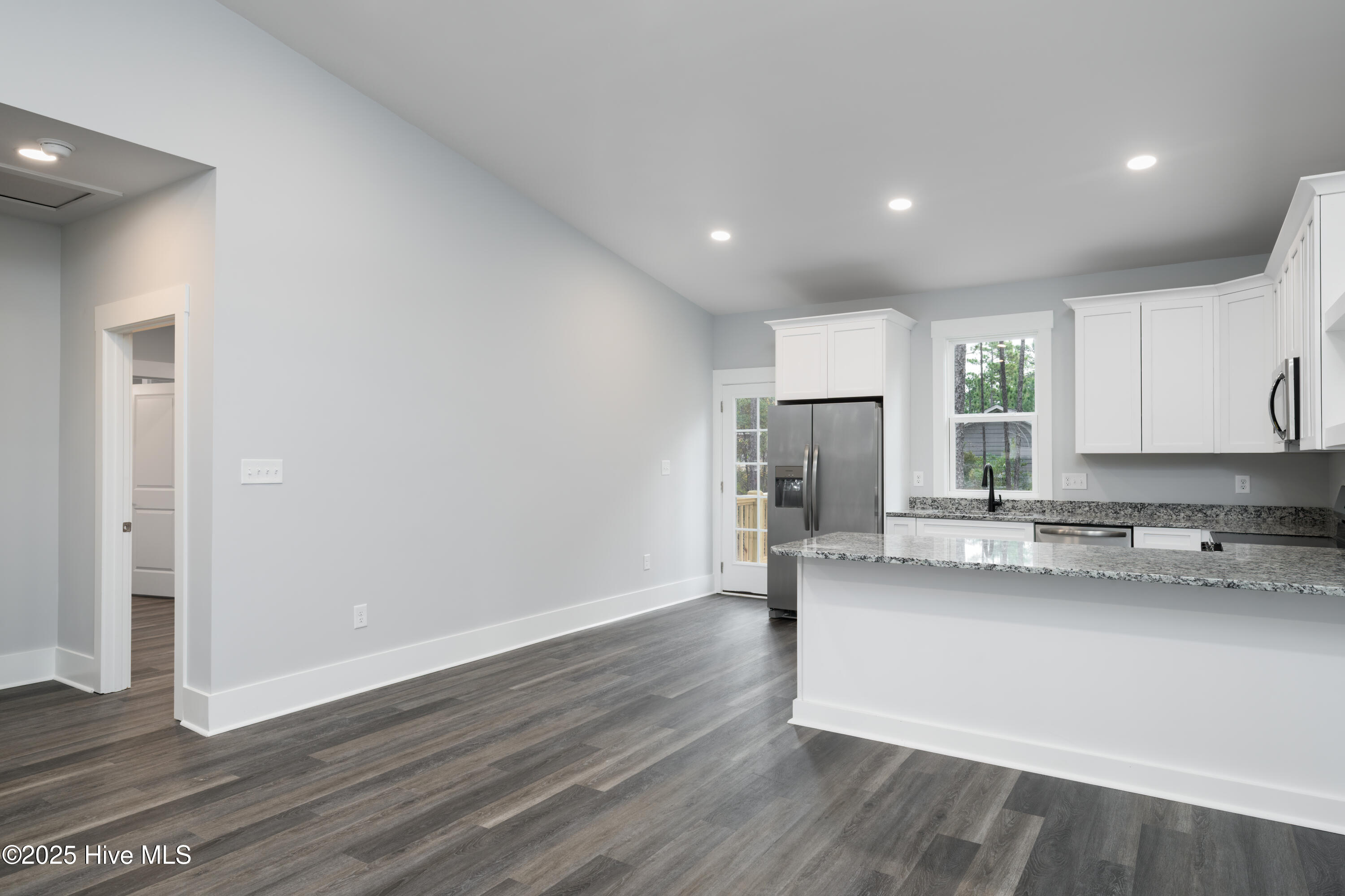 100523019 | Photo 13