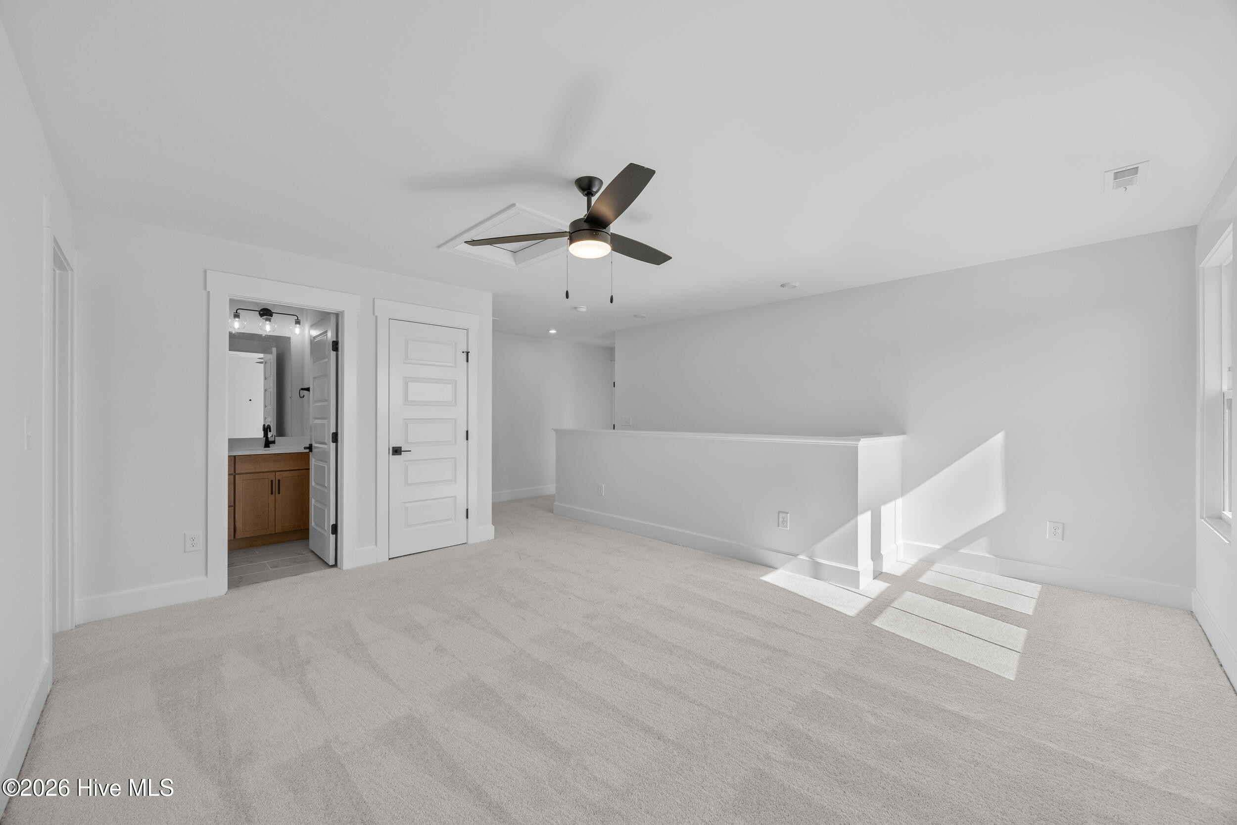 100560726 | Photo 38