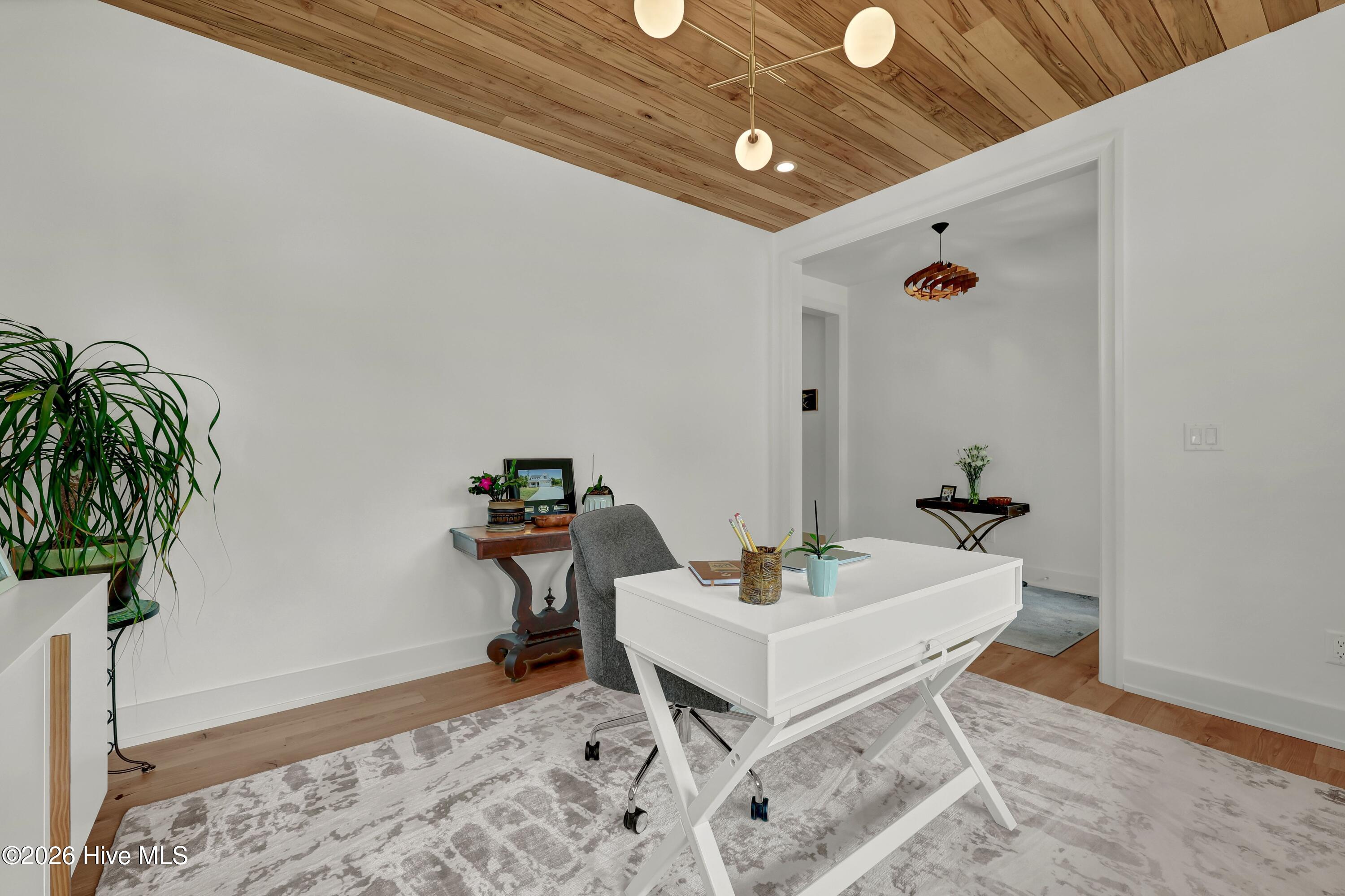 100565656 | Photo 18