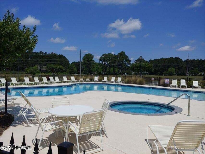 100532415 | Photo 47