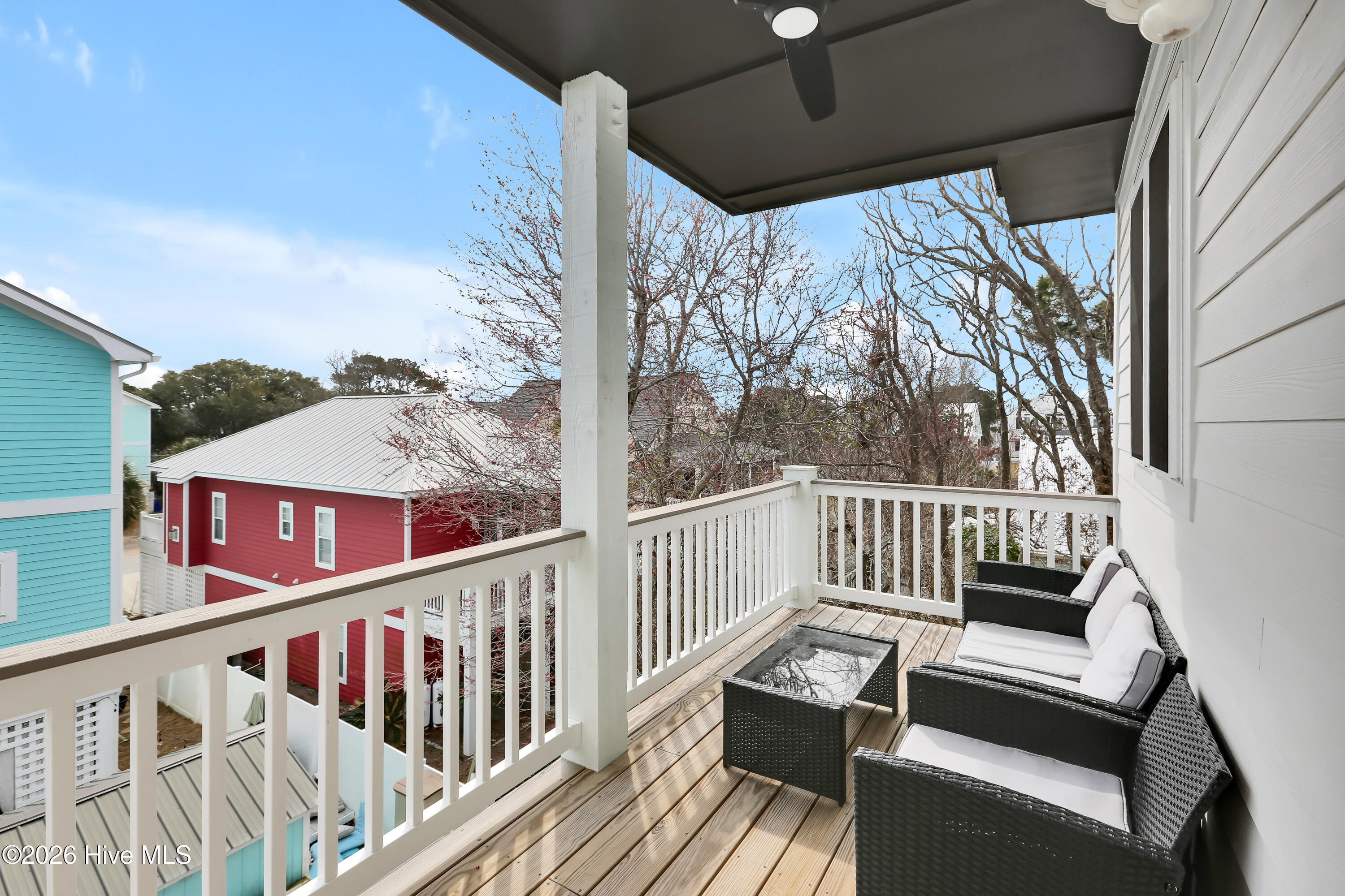 100557006 | Photo 32