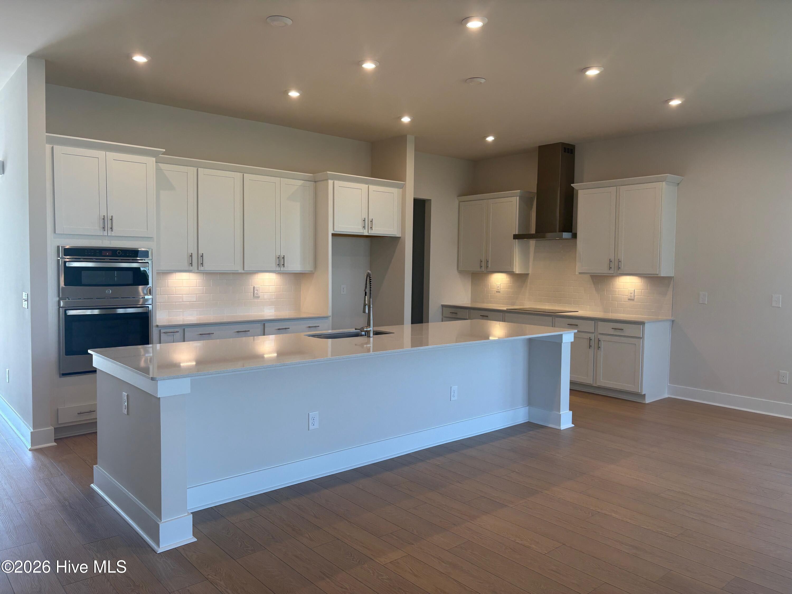 100556601 | Photo 10