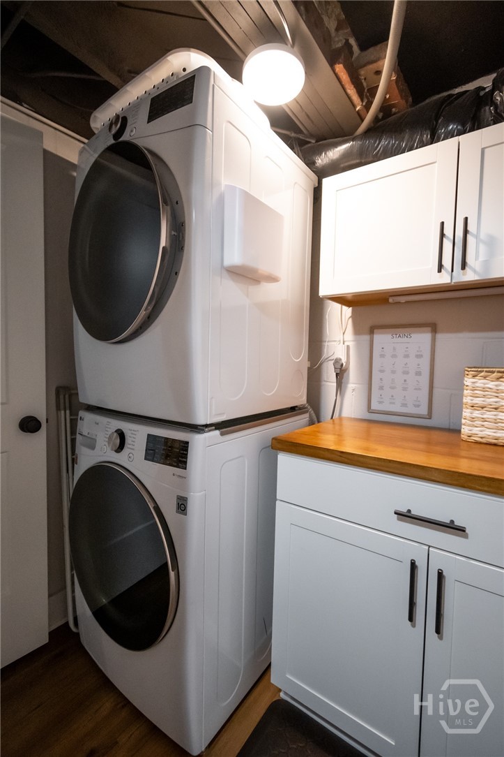 Spacious laundry room