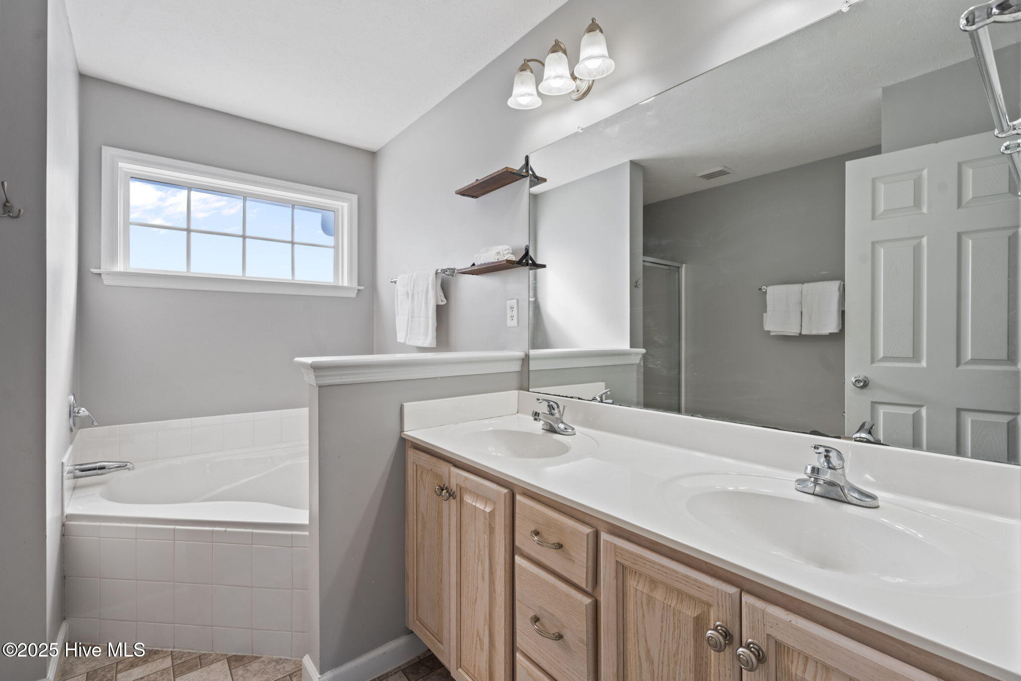 100545642 | Photo 29