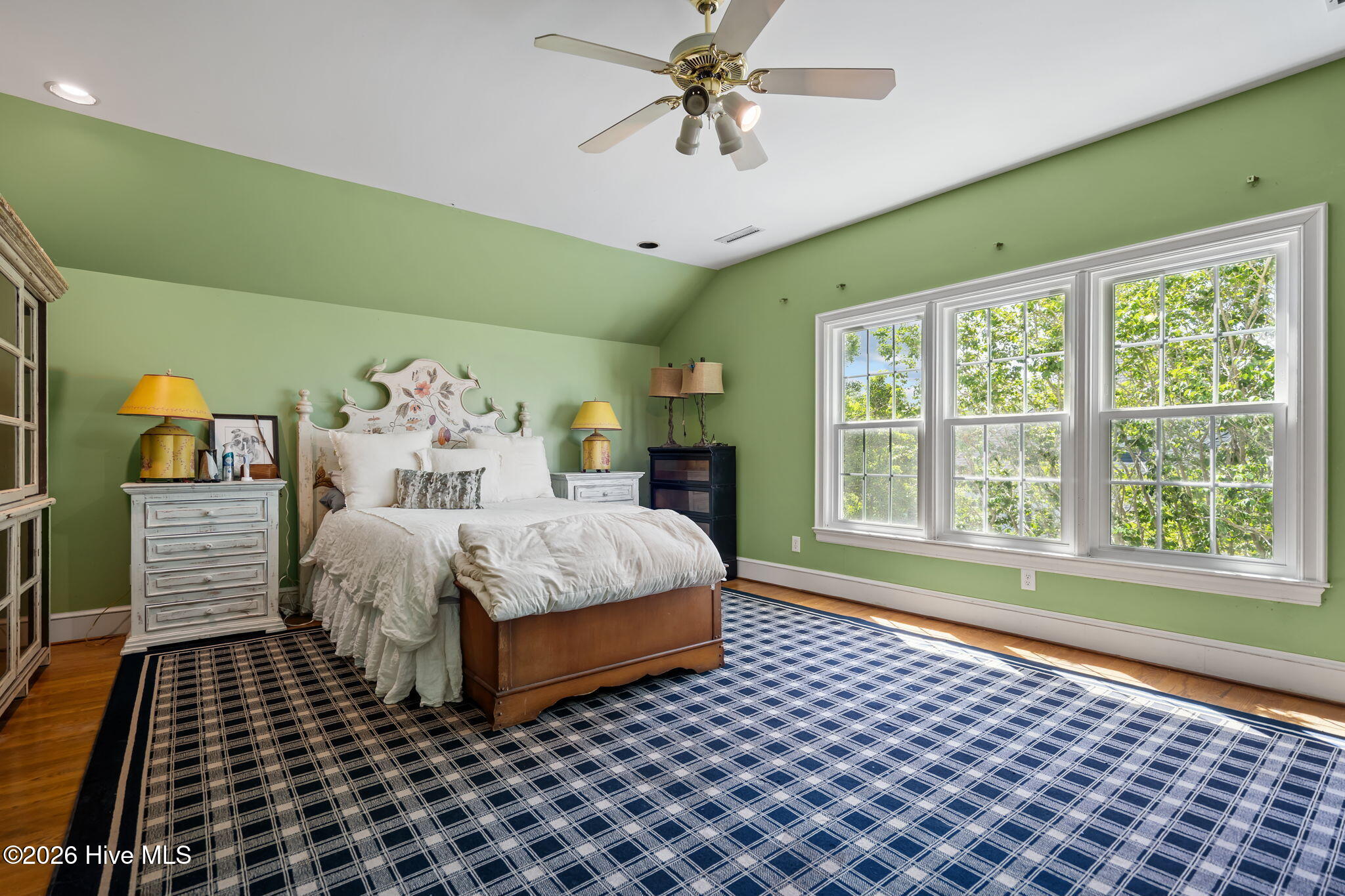 100570294 | Photo 41