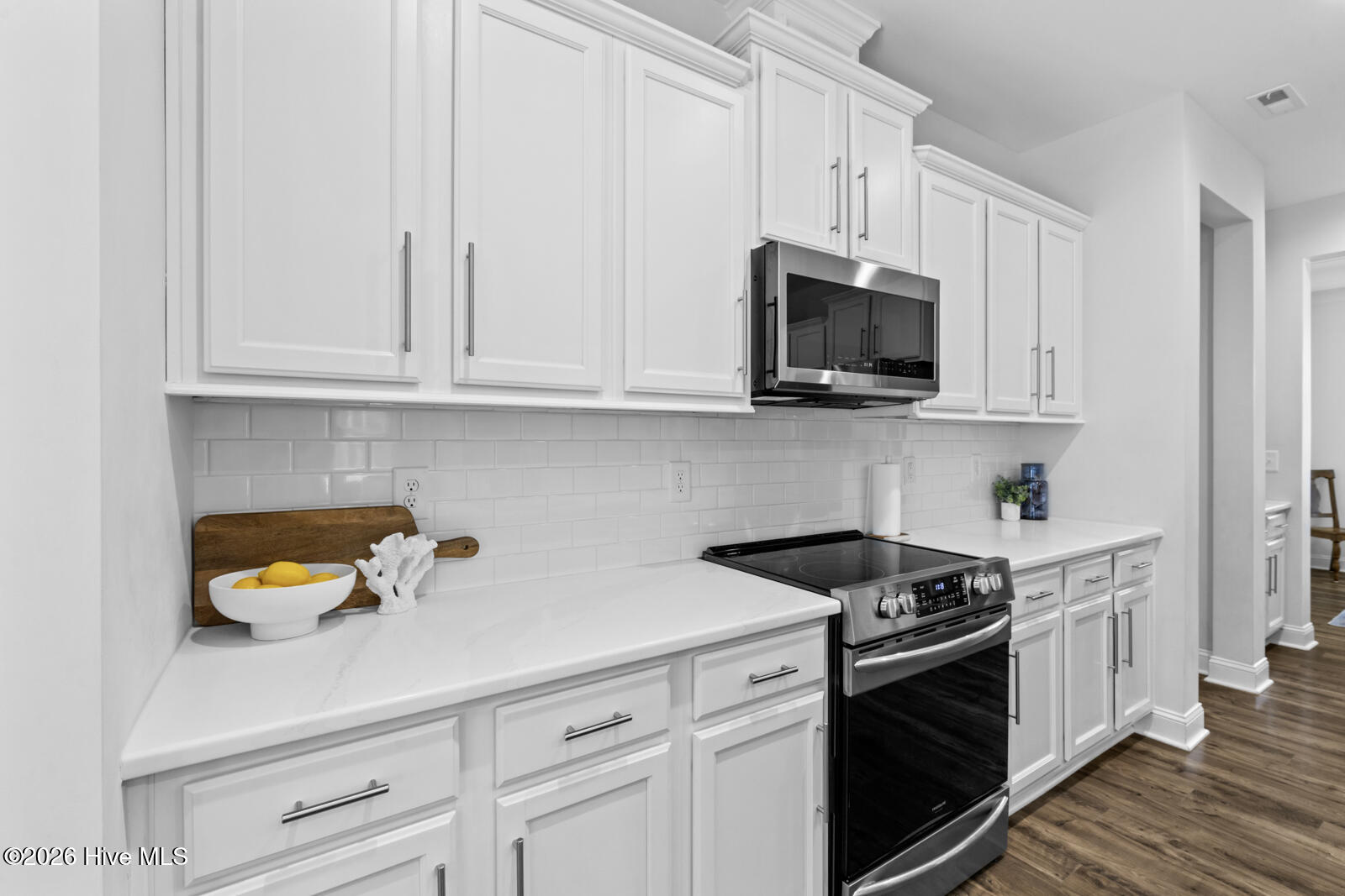 100565917 | Photo 13