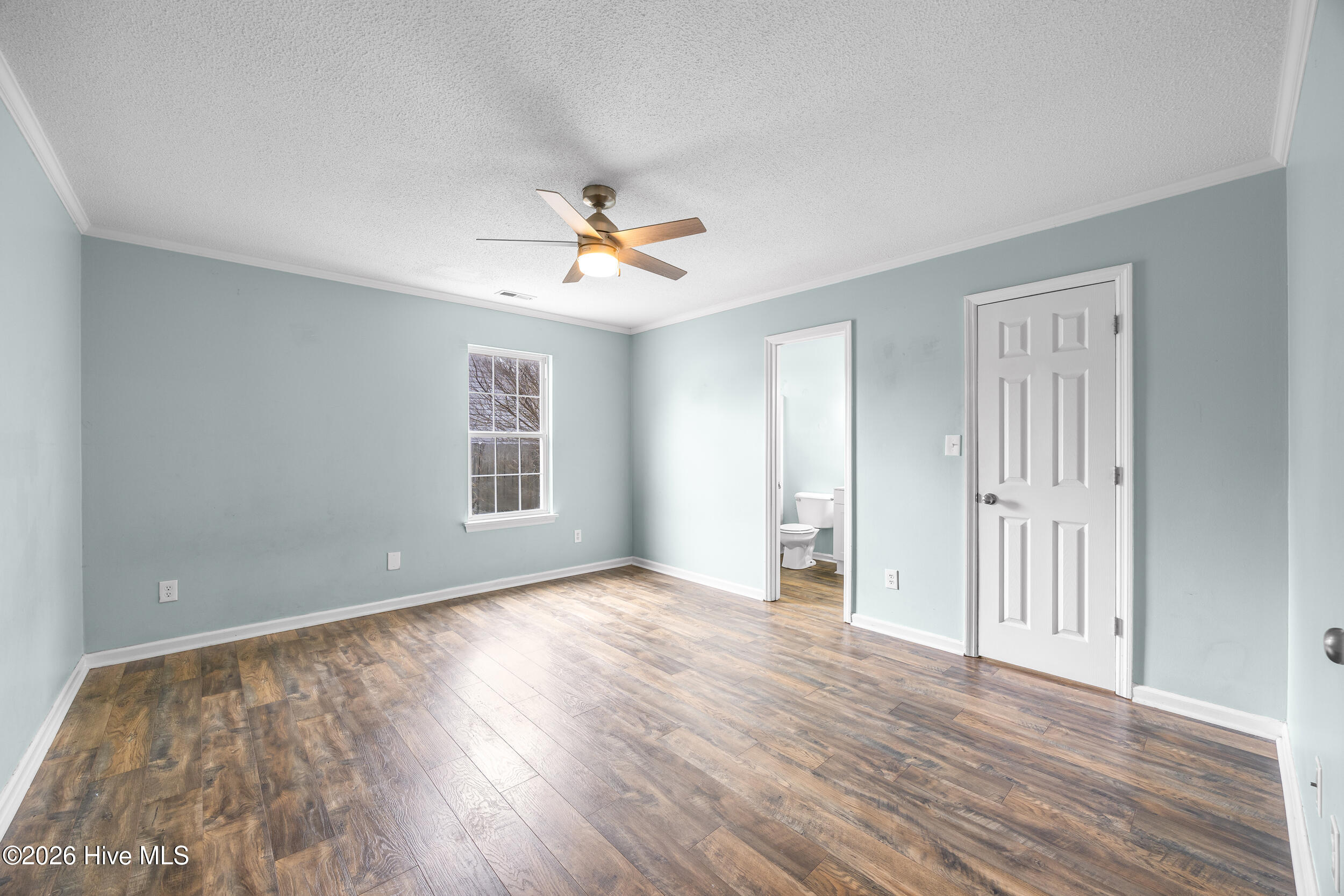 100557892 | Photo 22