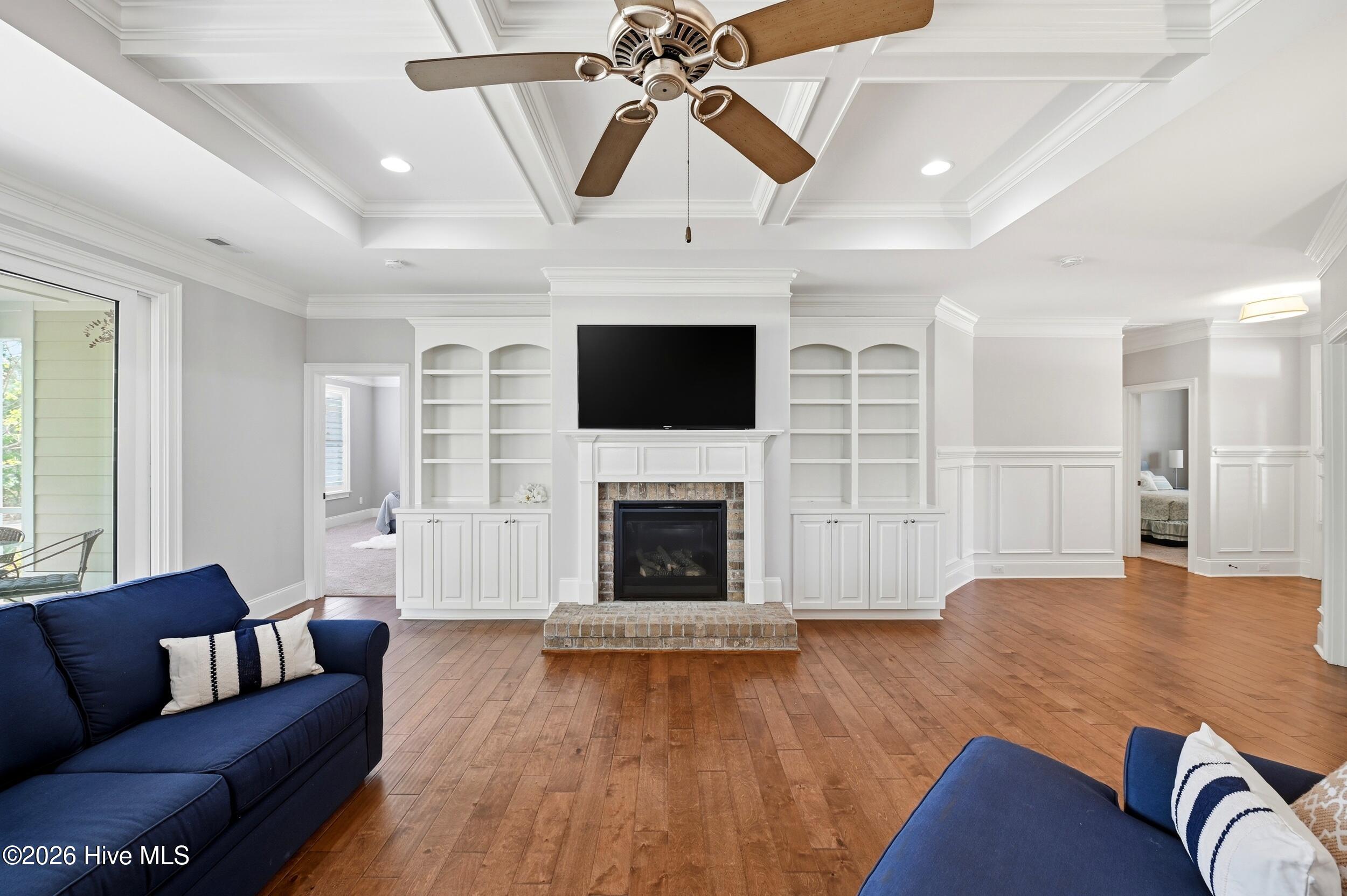 100567855 | Photo 12