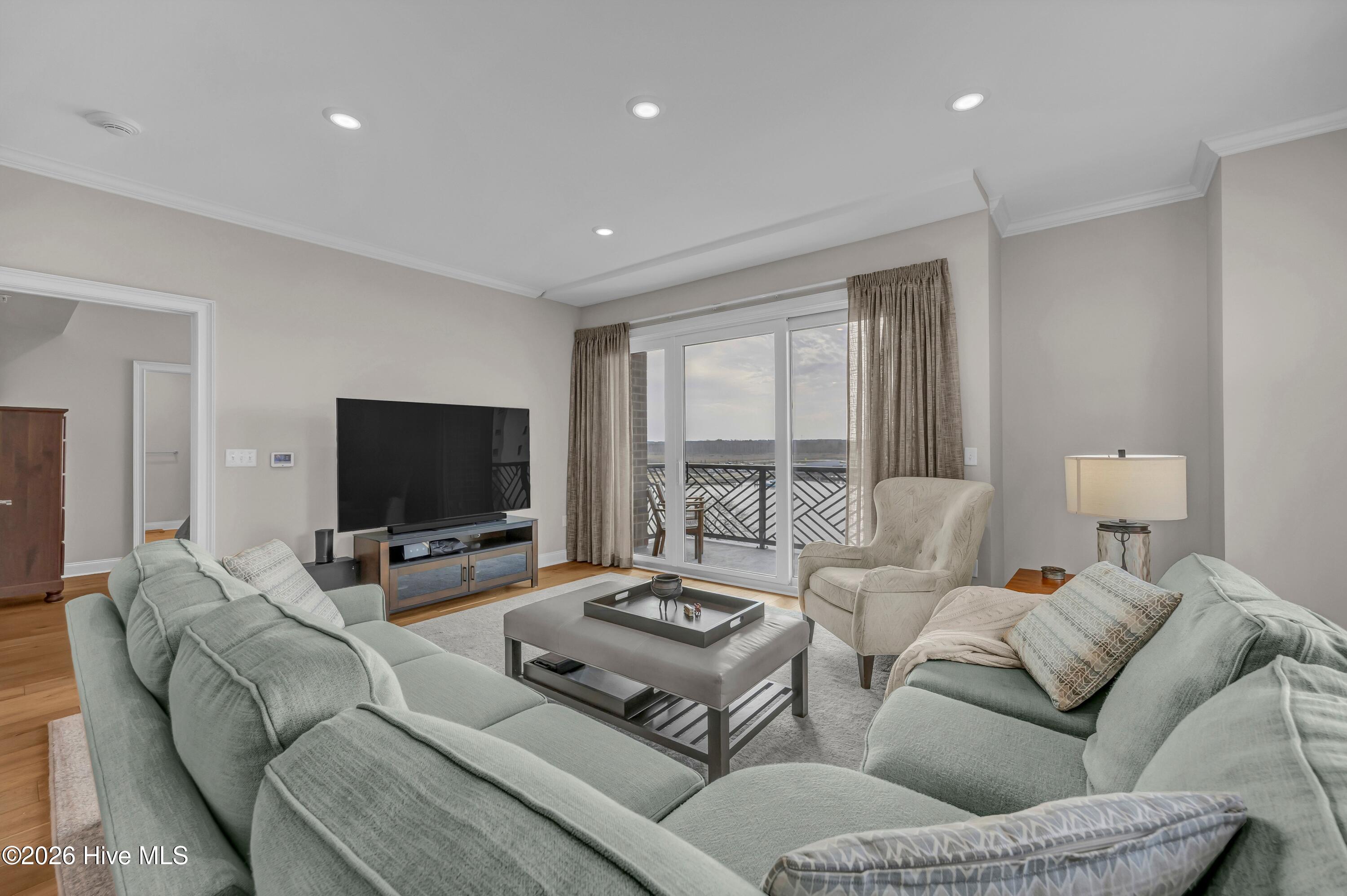 100556399 | Photo 13