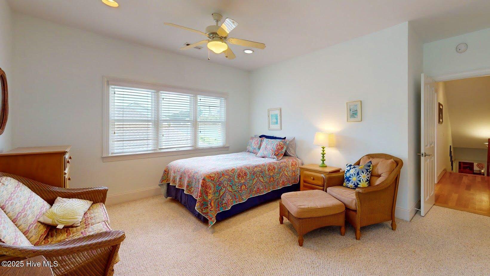 100528011 | Photo 47