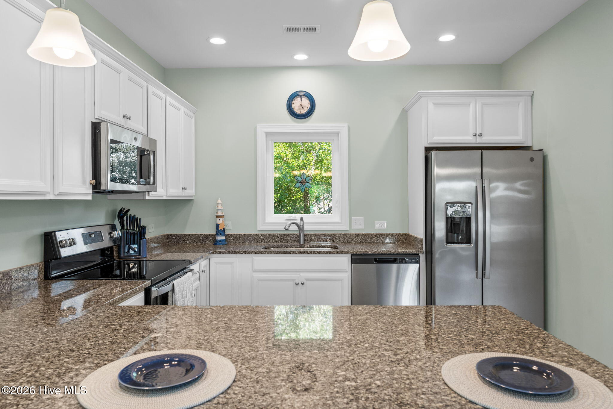 100568593 | Photo 13