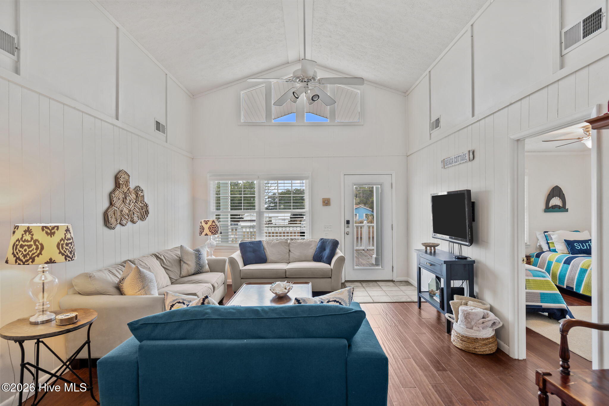 100543033 | Photo 12