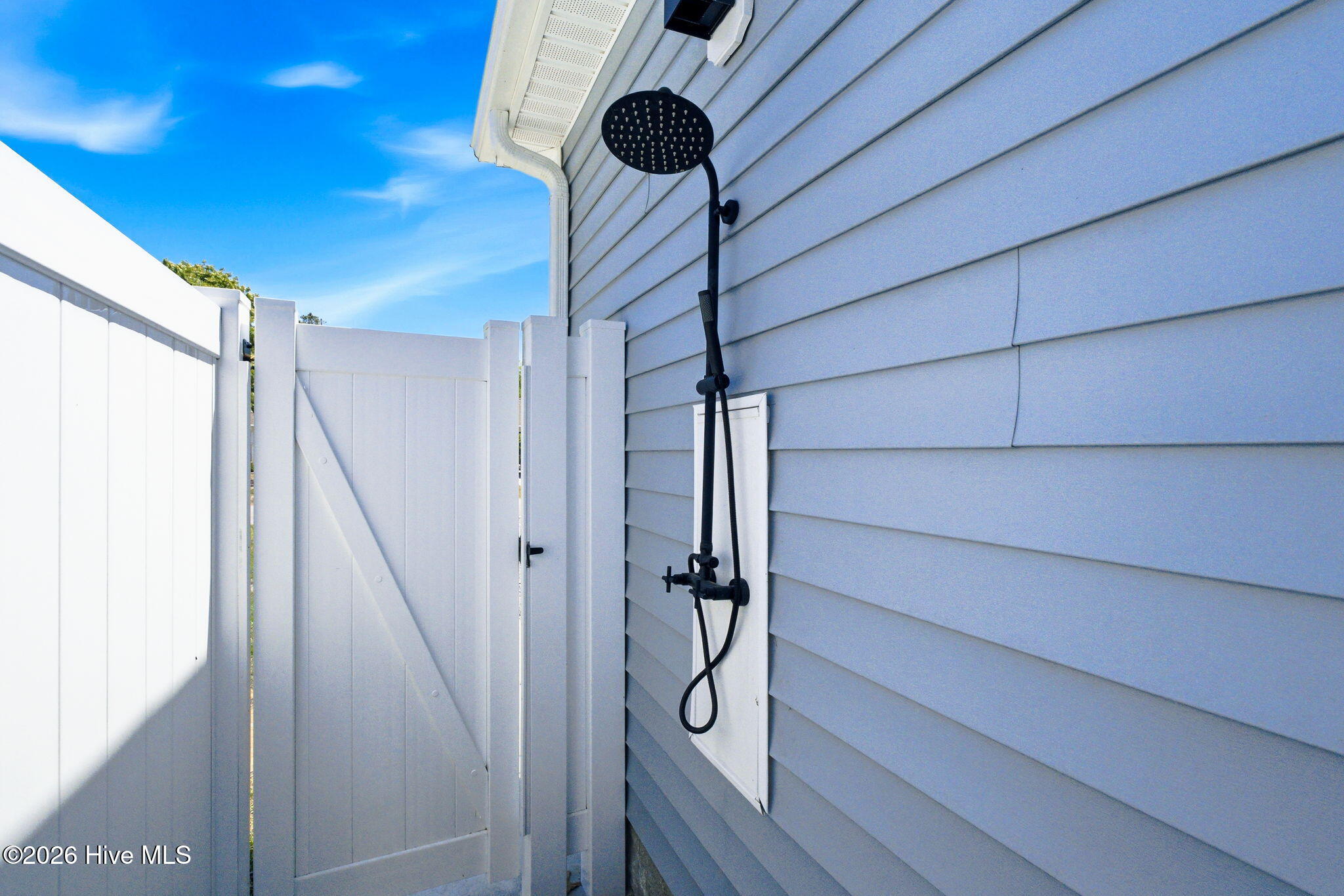 100569272 | Photo 47