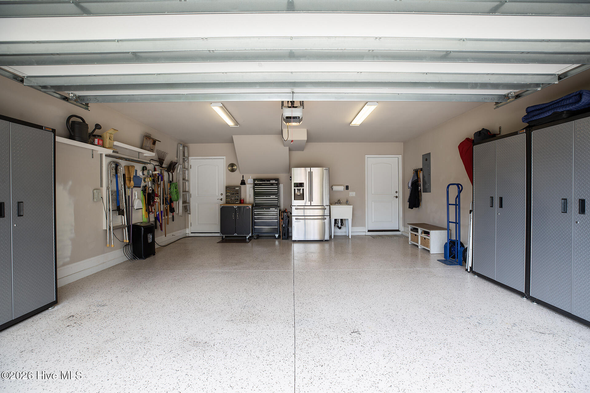 100567107 | Photo 43