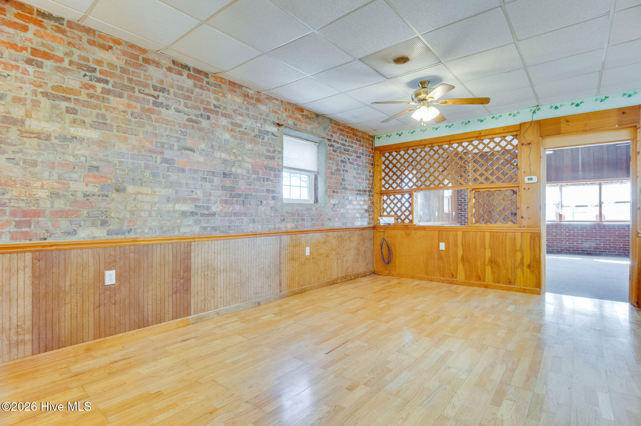 100561889 | Photo 45