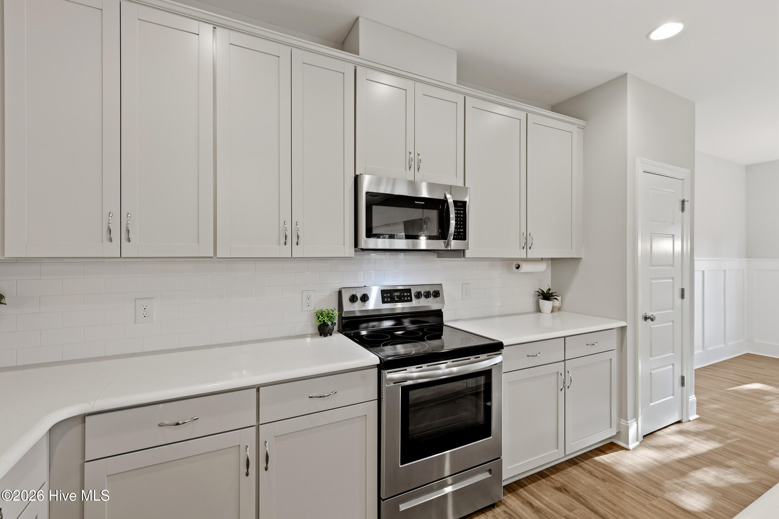 100557443 | Photo 14