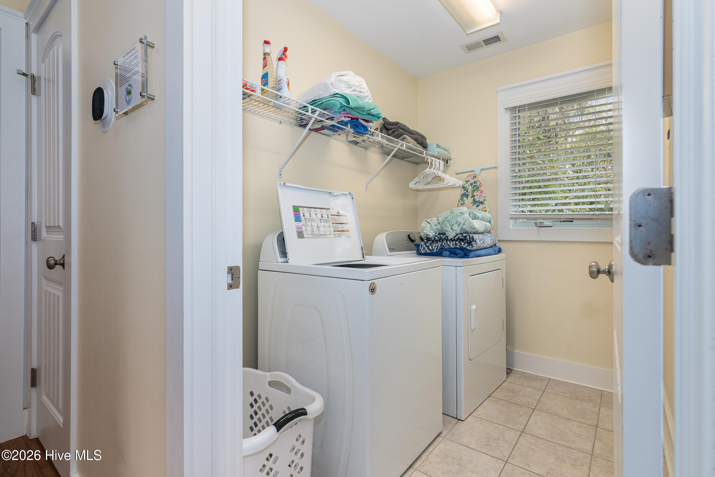 100570305 | Photo 26