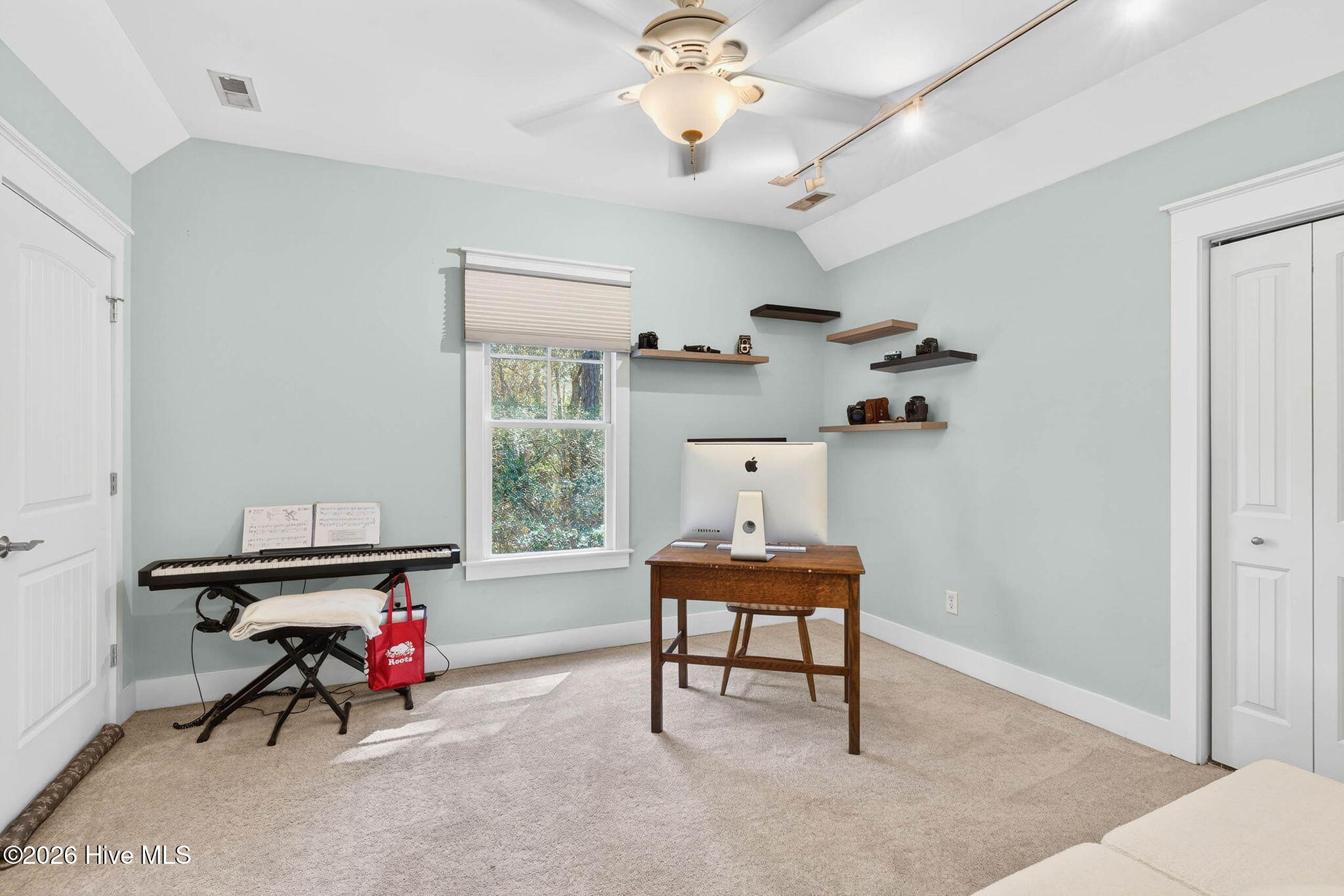 100564993 | Photo 32