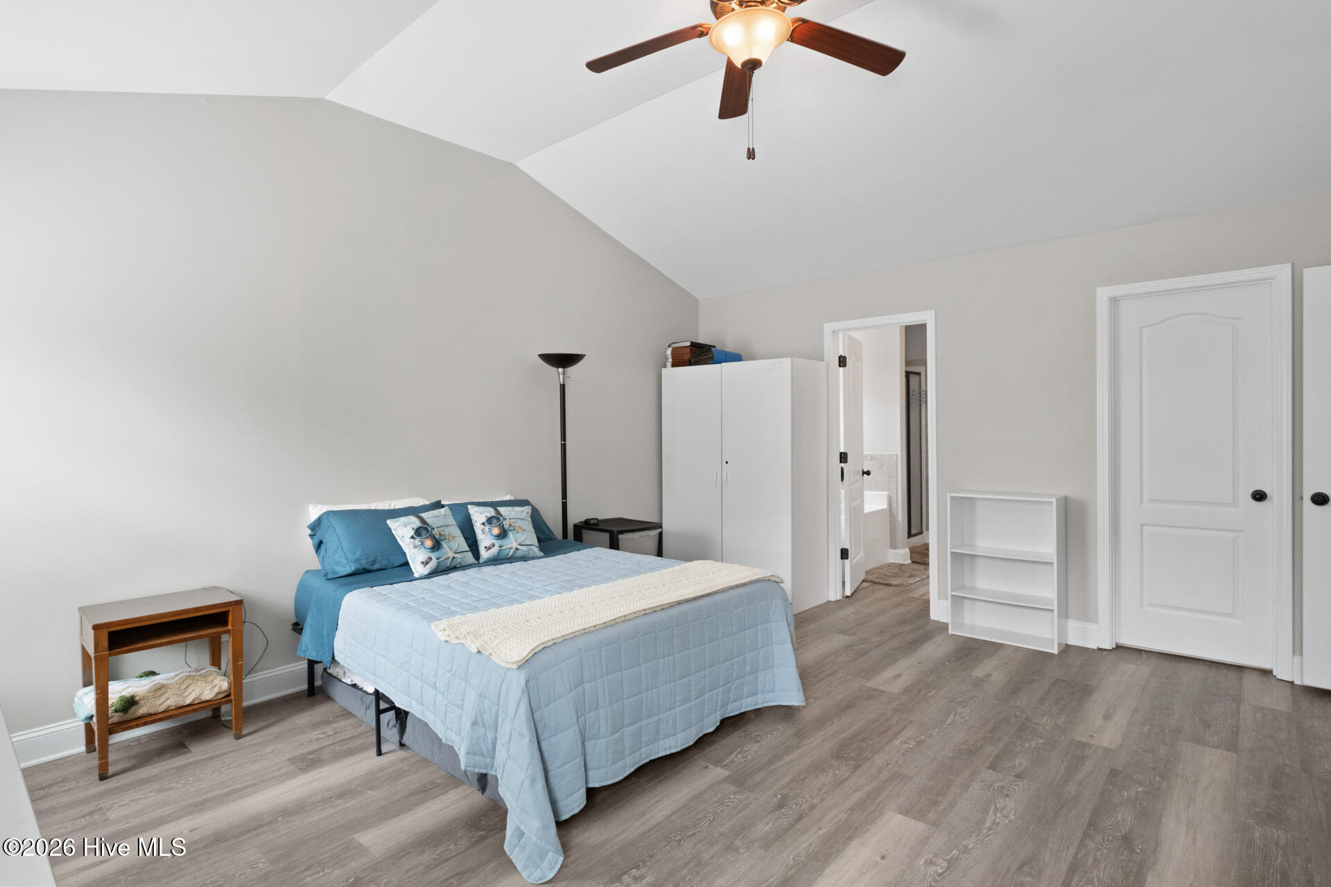 100566608 | Photo 58