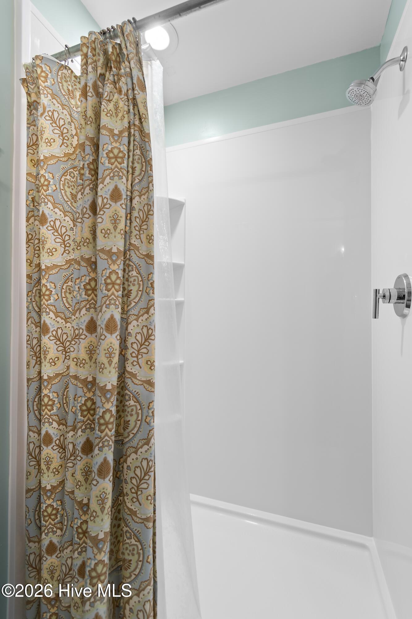 100564870 | Photo 21