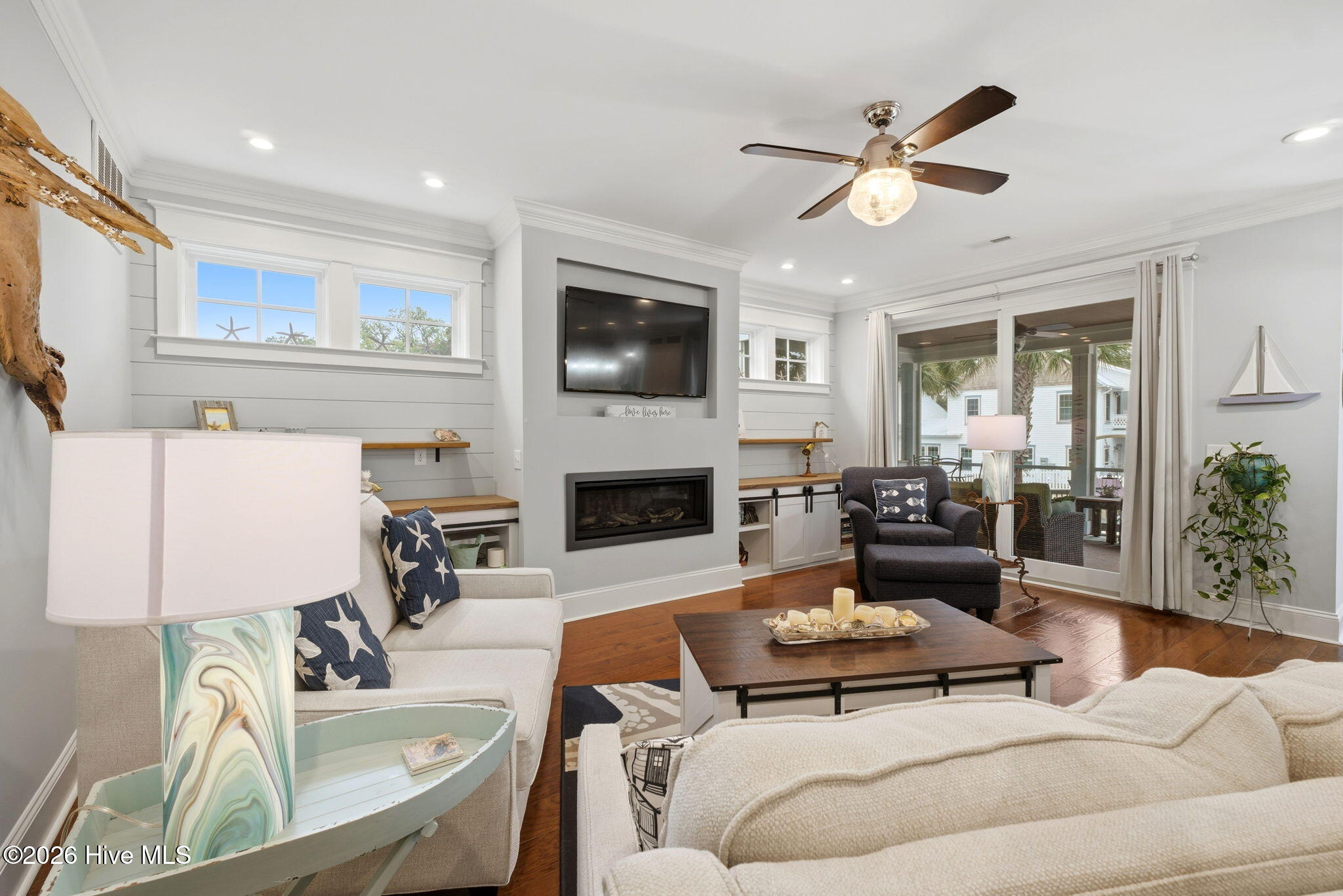 100553836 | Photo 12