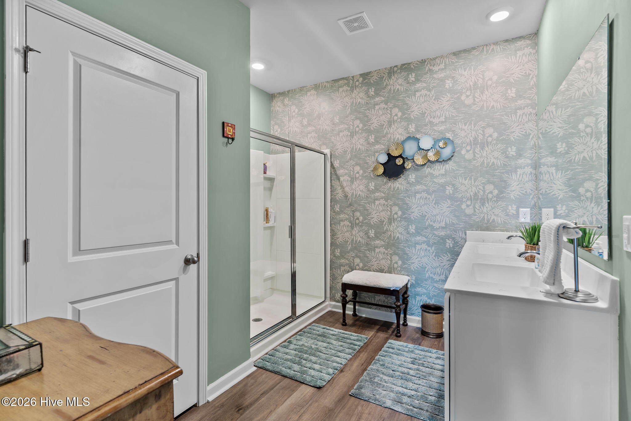 100569205 | Photo 32