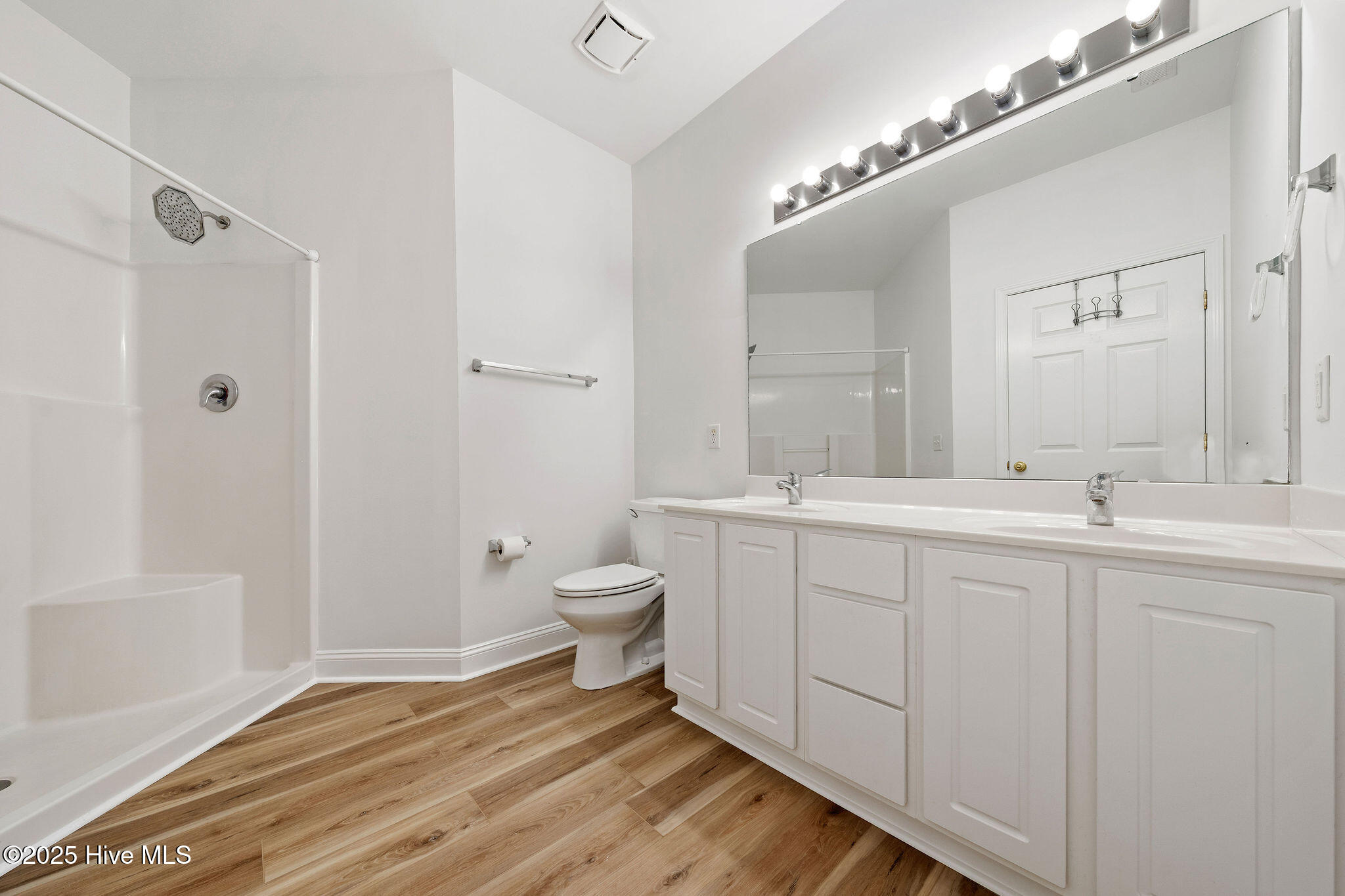 100529129 | Photo 25