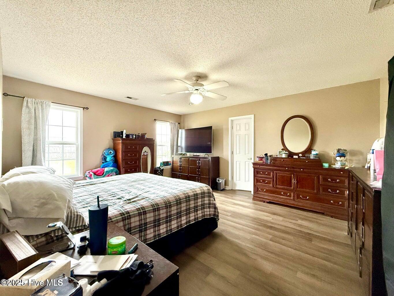 100528978 | Photo 27